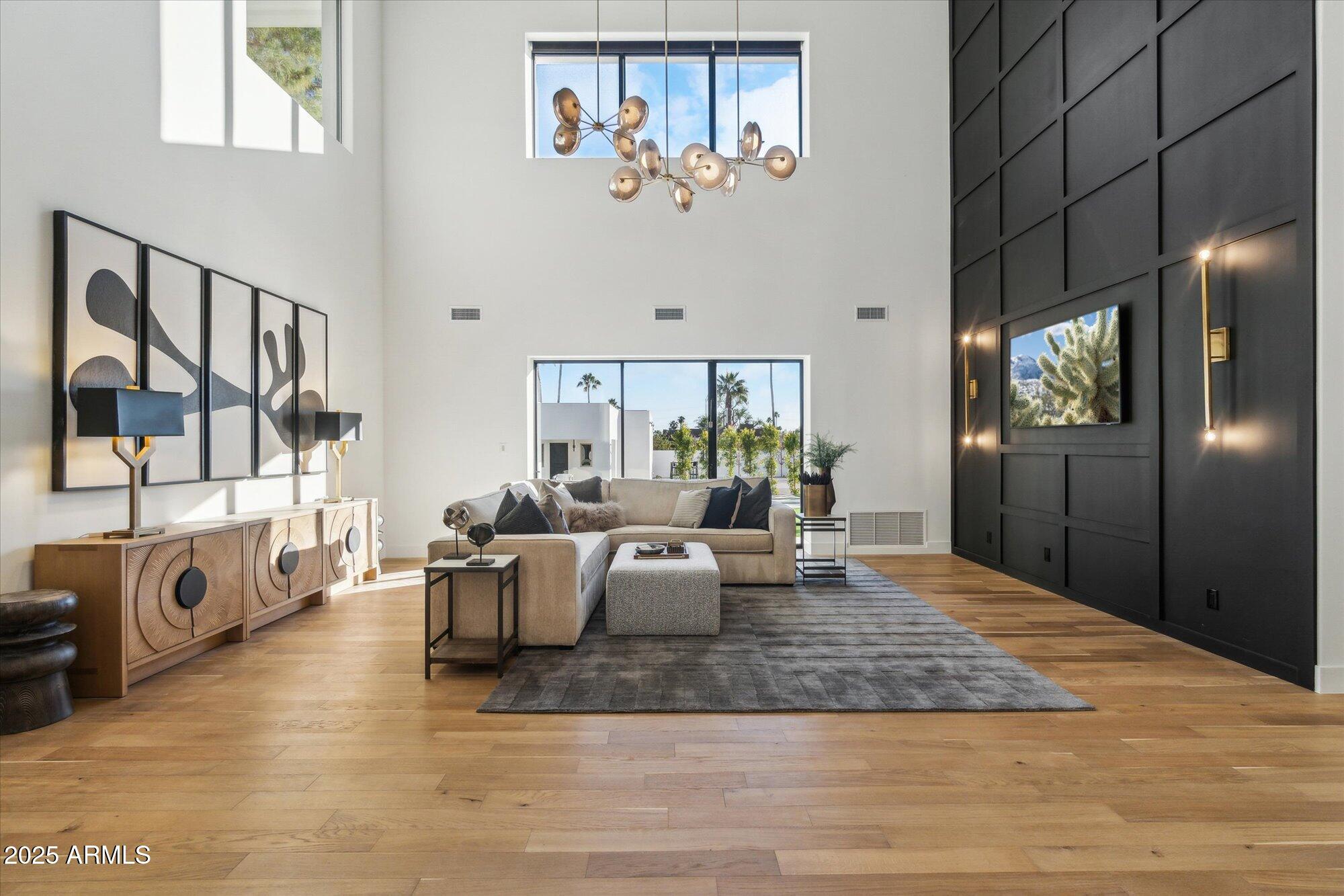 LA TIERRA ESTATES AMD - Residential