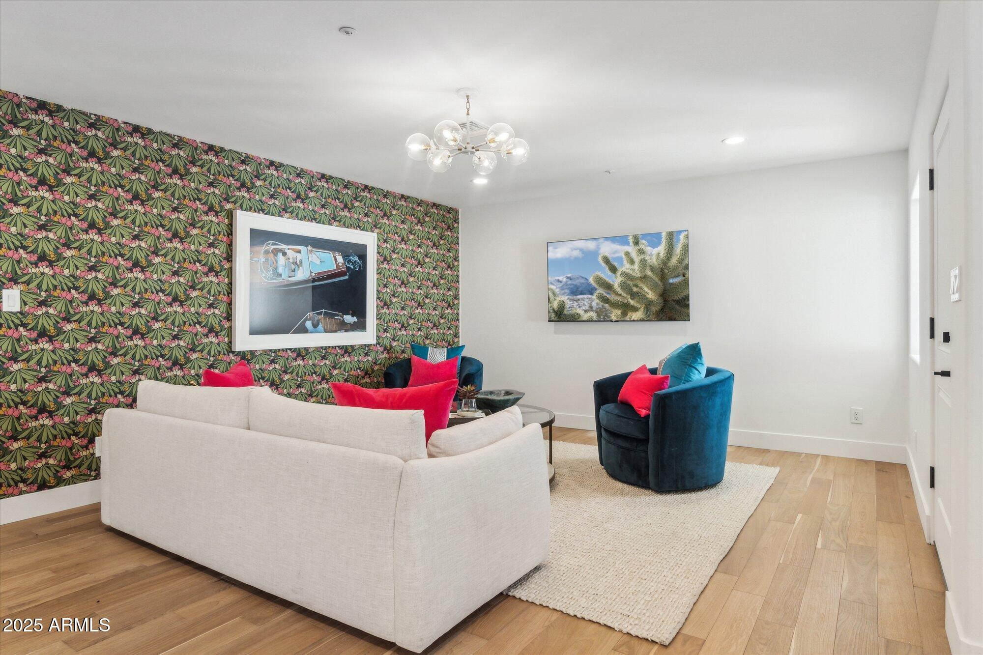 LA TIERRA ESTATES AMD - Residential