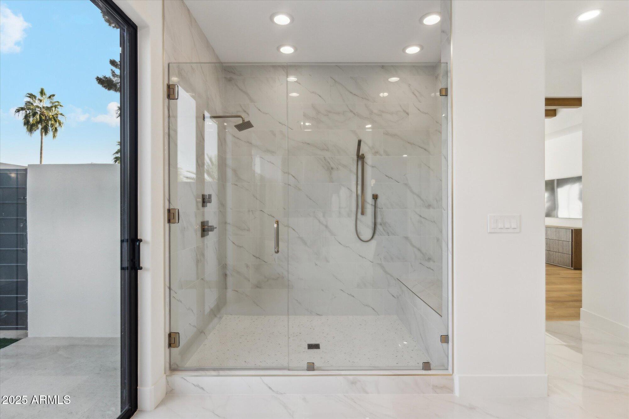 LA TIERRA ESTATES AMD - Residential