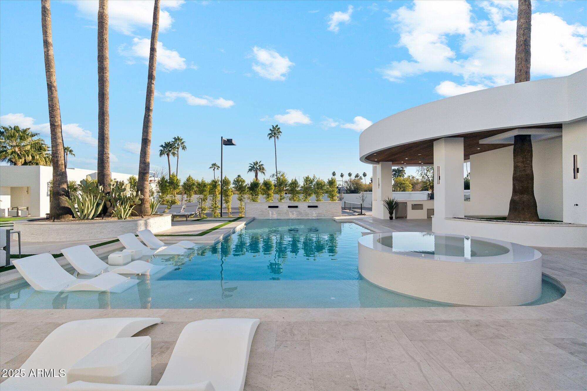 LA TIERRA ESTATES AMD - Residential