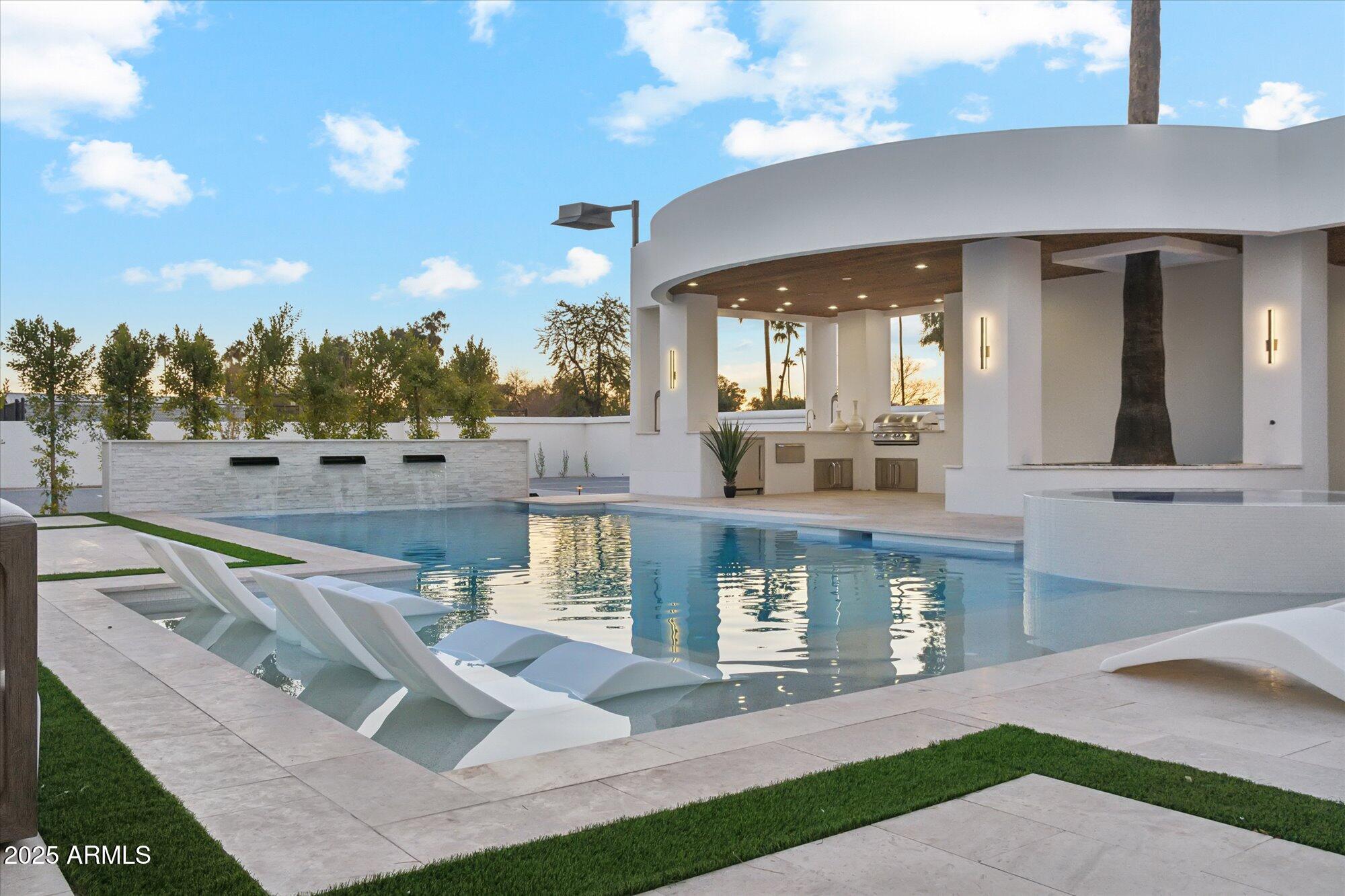 LA TIERRA ESTATES AMD - Residential