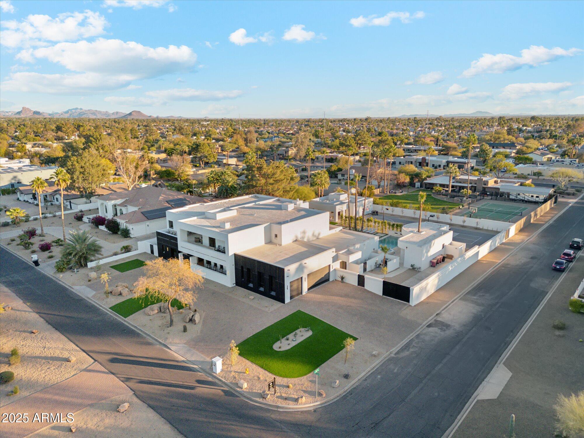 LA TIERRA ESTATES AMD - Residential