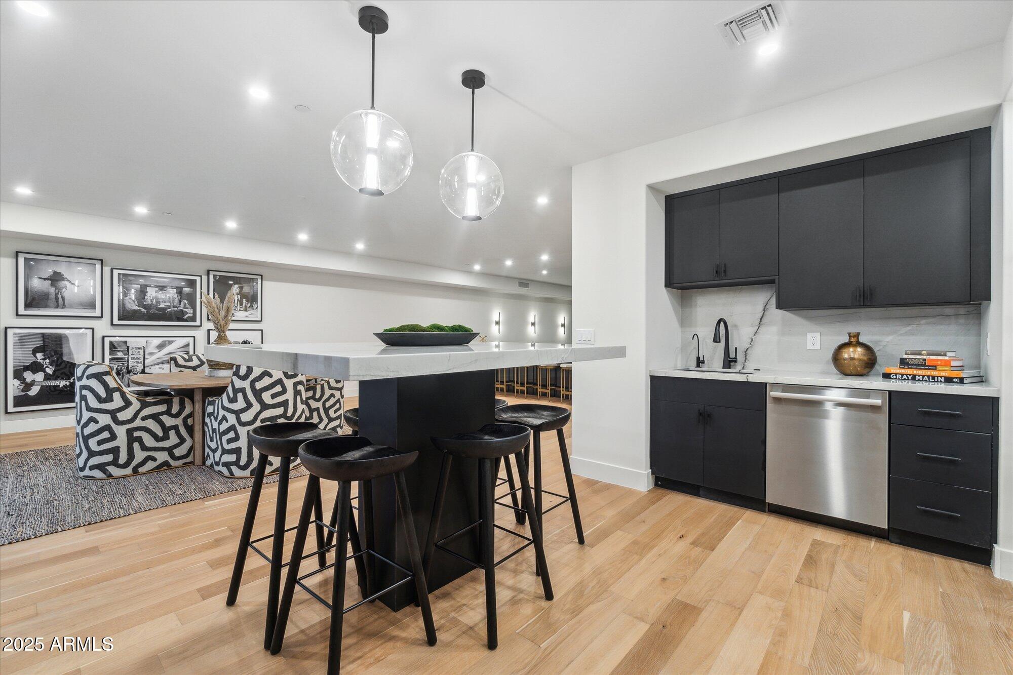 LA TIERRA ESTATES AMD - Residential