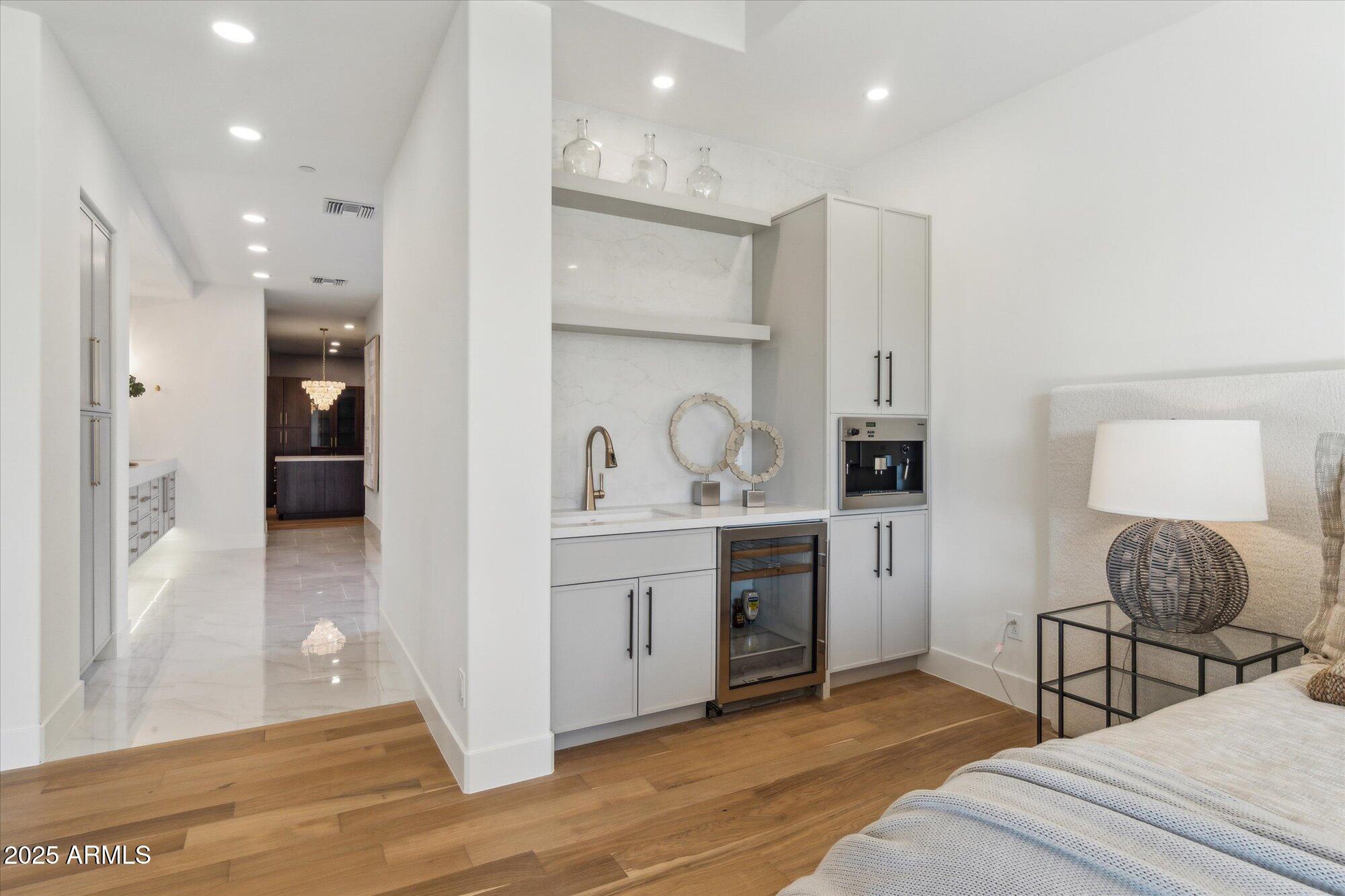 LA TIERRA ESTATES AMD - Residential