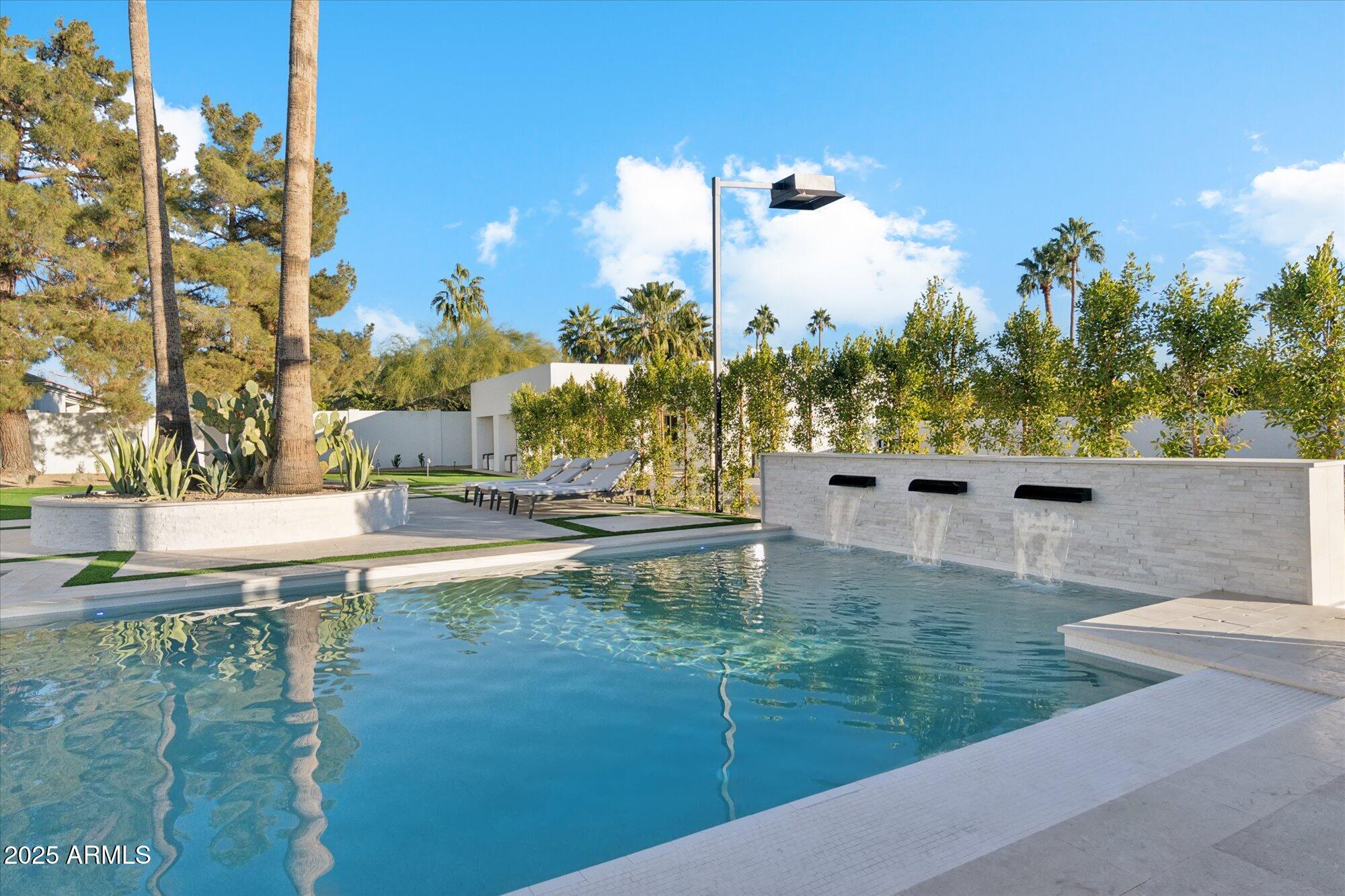 LA TIERRA ESTATES AMD - Residential
