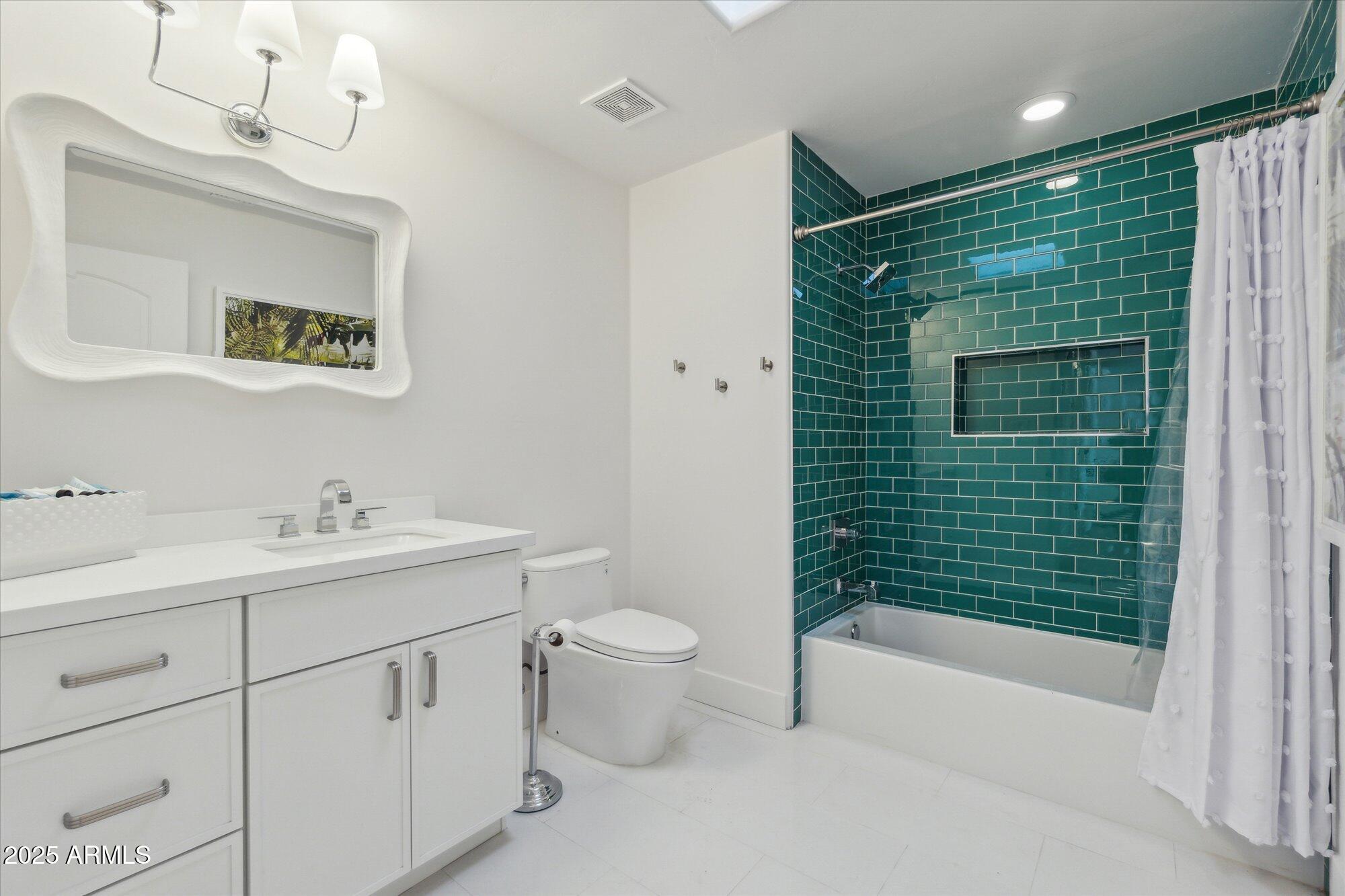 LA TIERRA ESTATES AMD - Residential