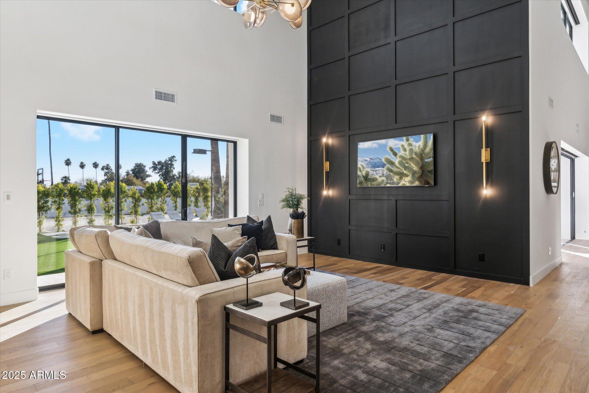 LA TIERRA ESTATES AMD - Residential