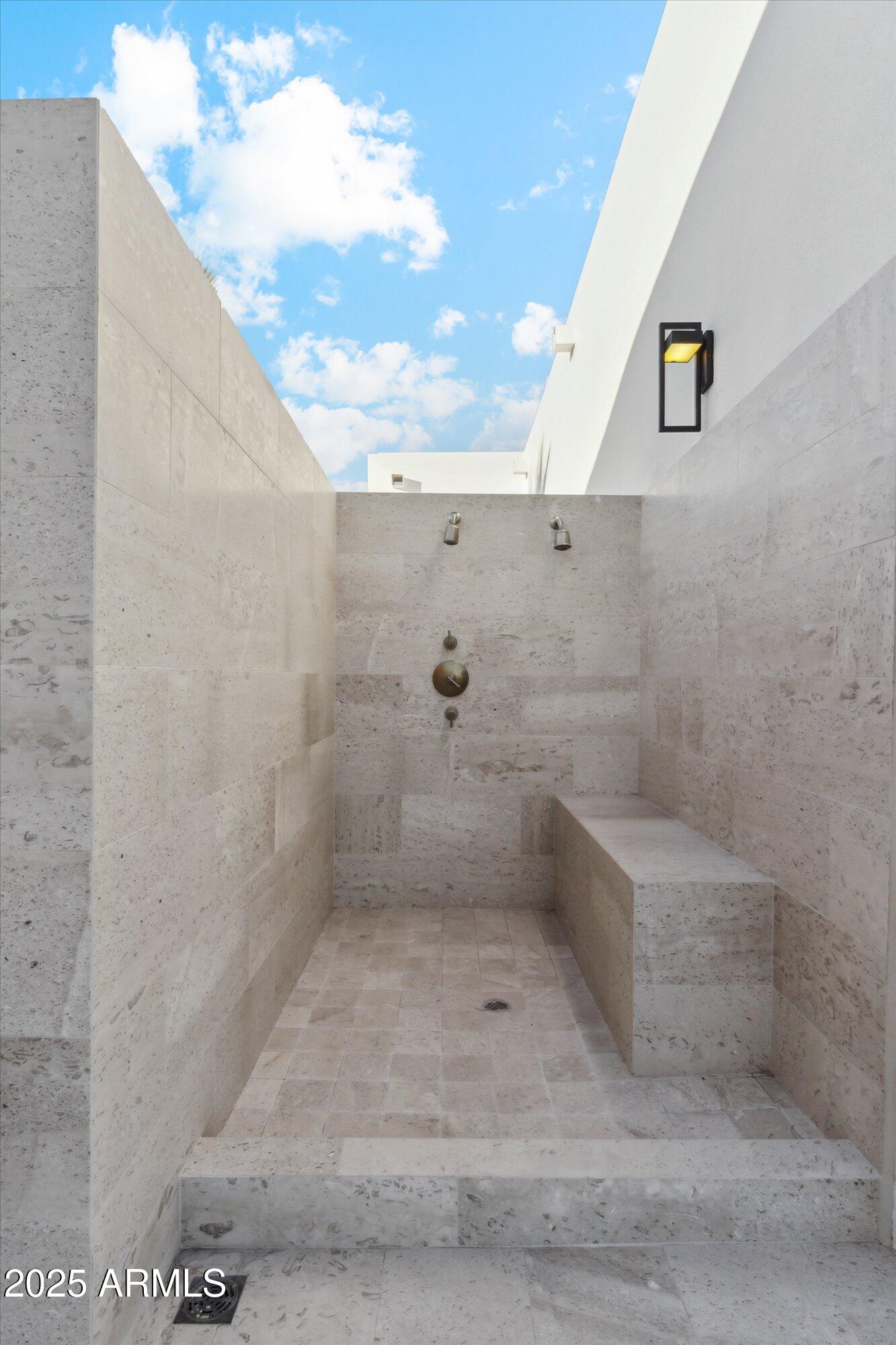 LA TIERRA ESTATES AMD - Residential