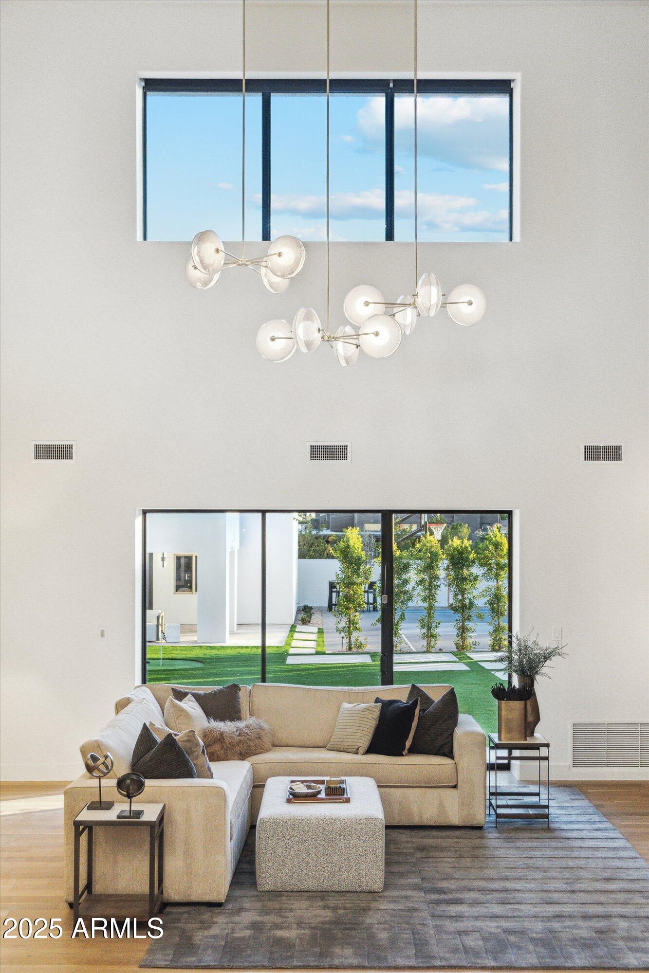 LA TIERRA ESTATES AMD - Residential