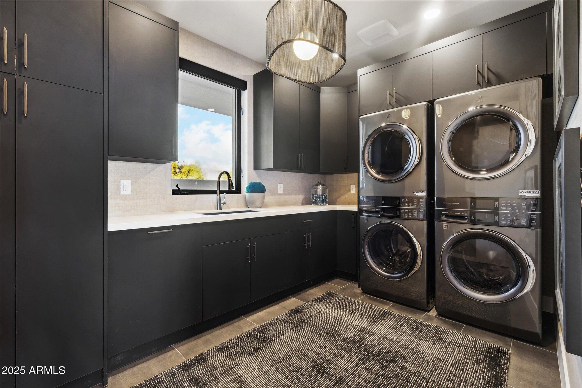 LA TIERRA ESTATES AMD - Residential
