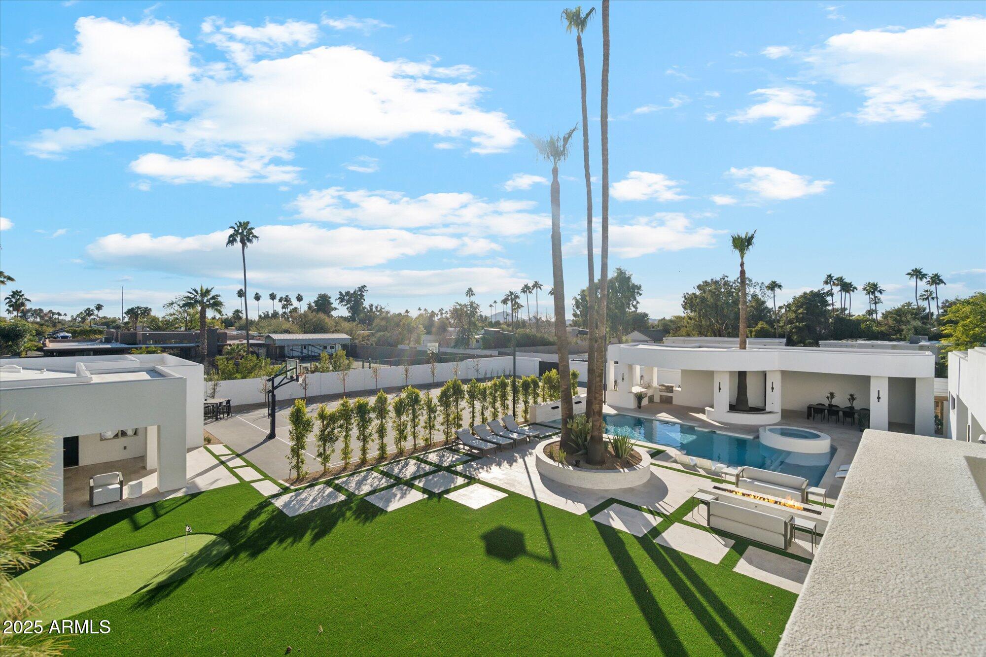 LA TIERRA ESTATES AMD - Residential