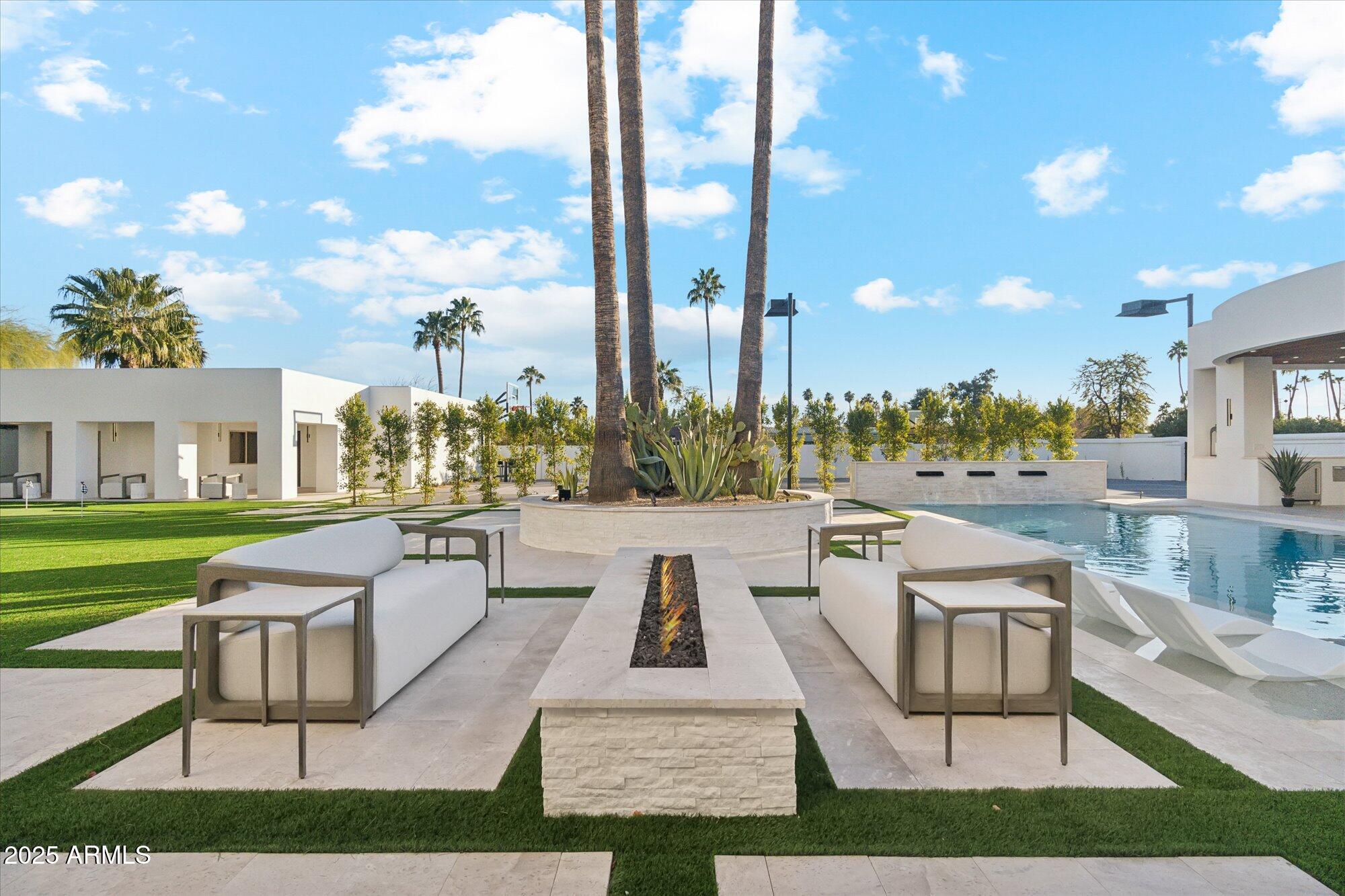 LA TIERRA ESTATES AMD - Residential