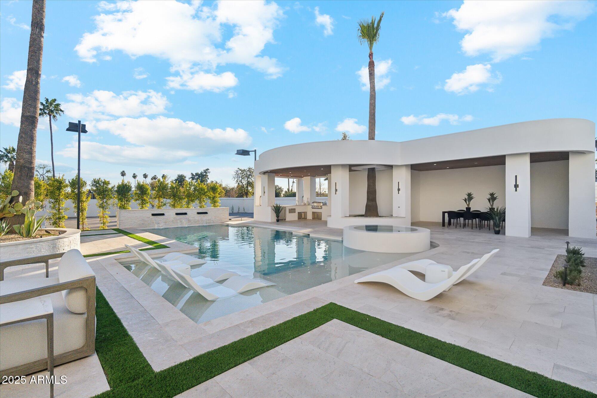 LA TIERRA ESTATES AMD - Residential