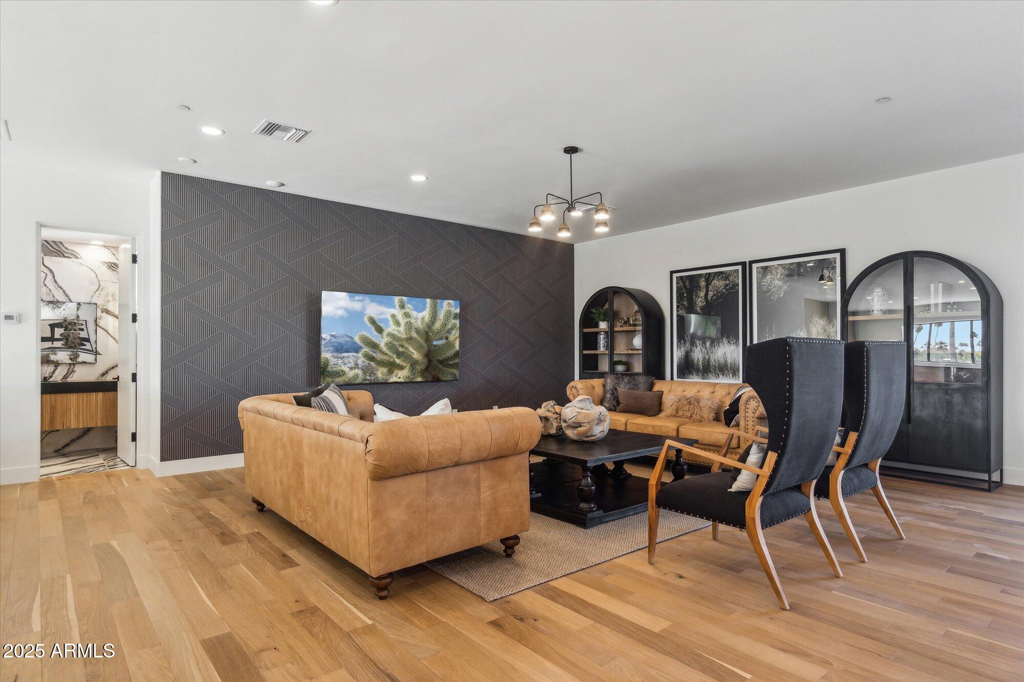 LA TIERRA ESTATES AMD - Residential
