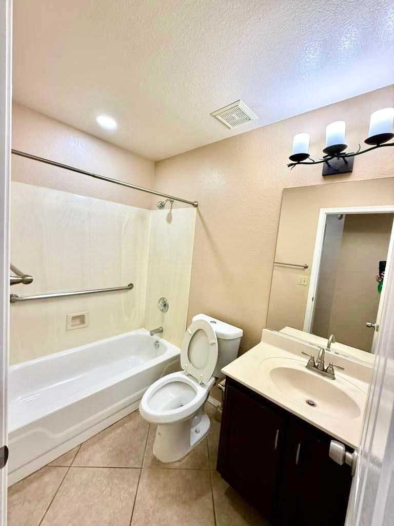 LAKESIDE AT ARROWHEAD - Residential Lease