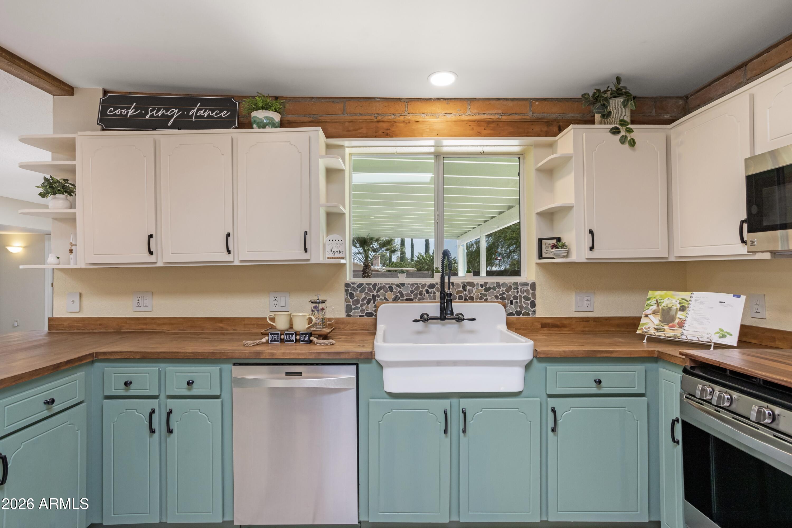 TOWN & COUNTRY ESTATES 6 - Residential