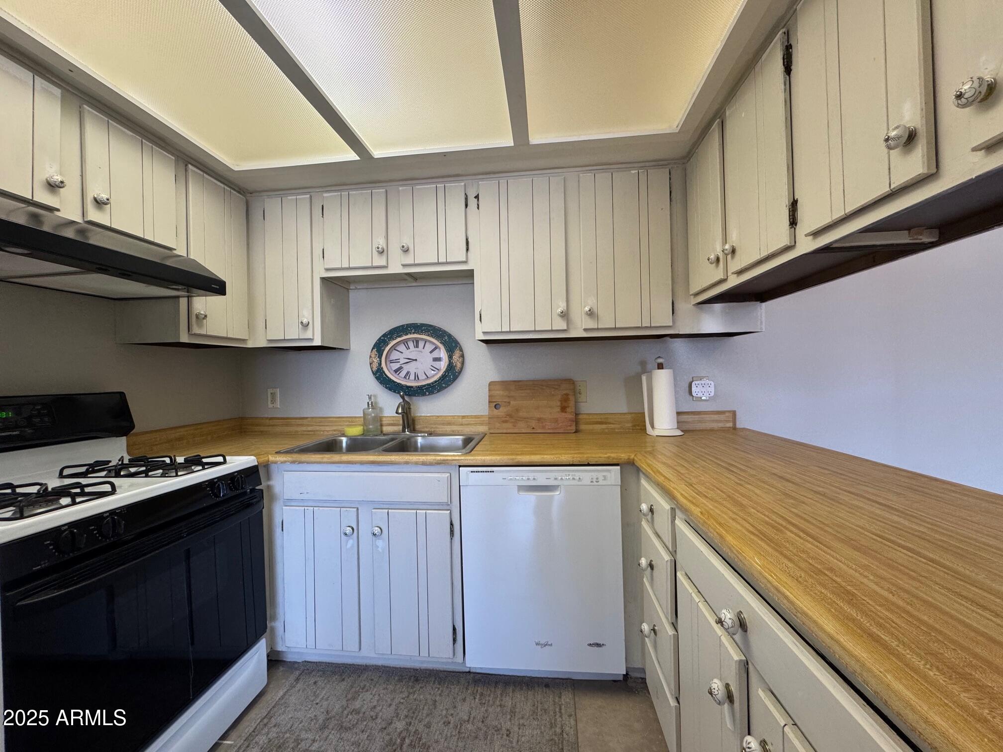 CASITA HERMOSA DEVELOPMENT - Residential