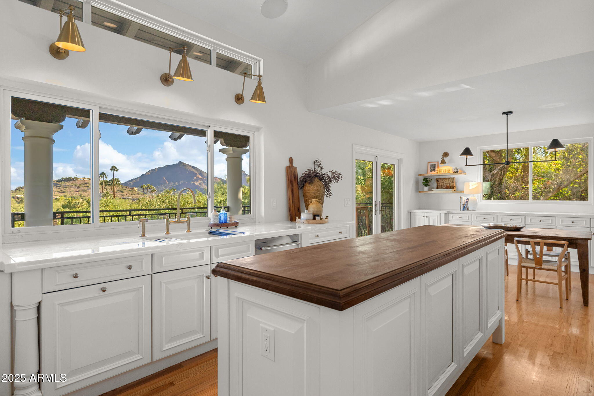 PARADISE VALLEY COUNTRY ESTATES - Residential