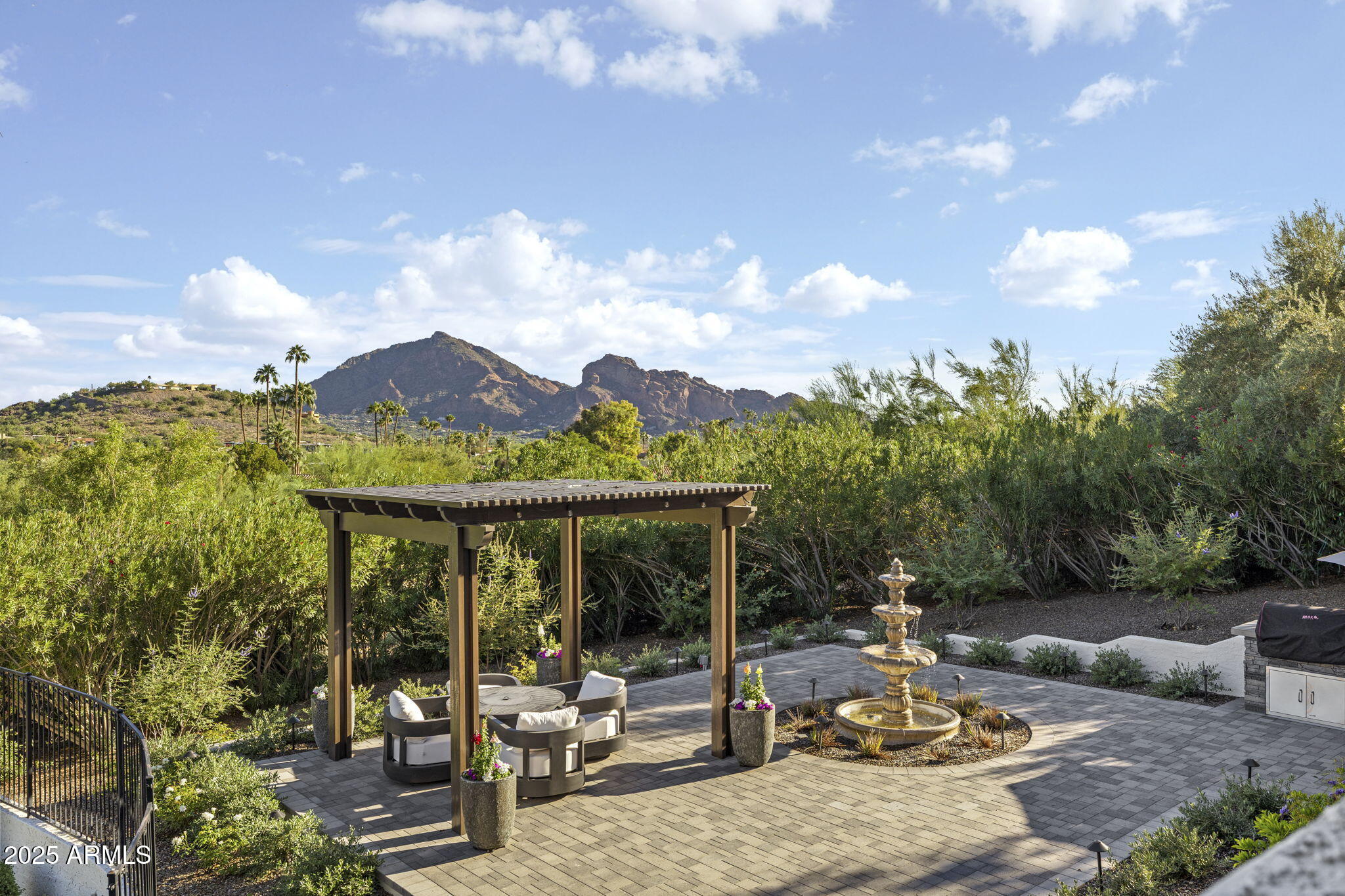 PARADISE VALLEY COUNTRY ESTATES - Residential