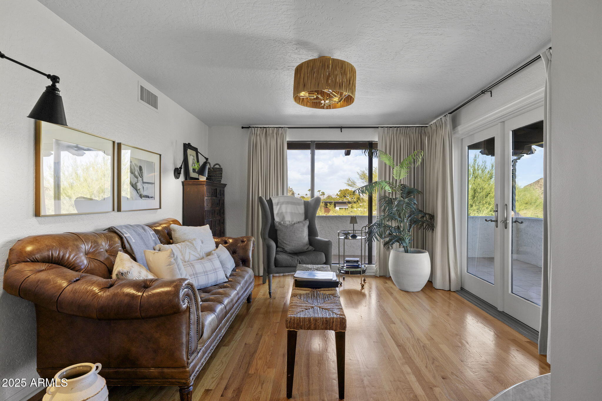 PARADISE VALLEY COUNTRY ESTATES - Residential
