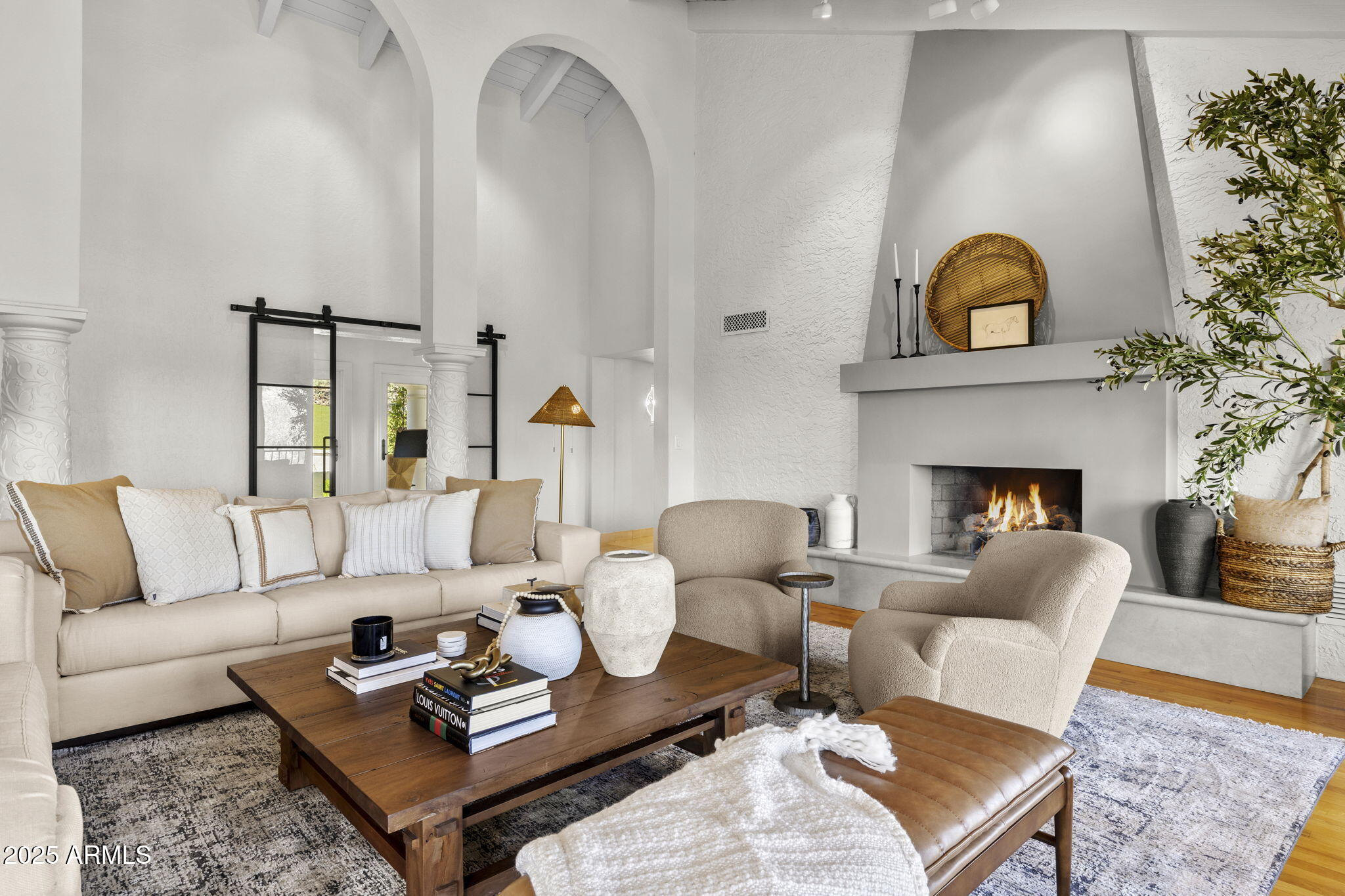 PARADISE VALLEY COUNTRY ESTATES - Residential