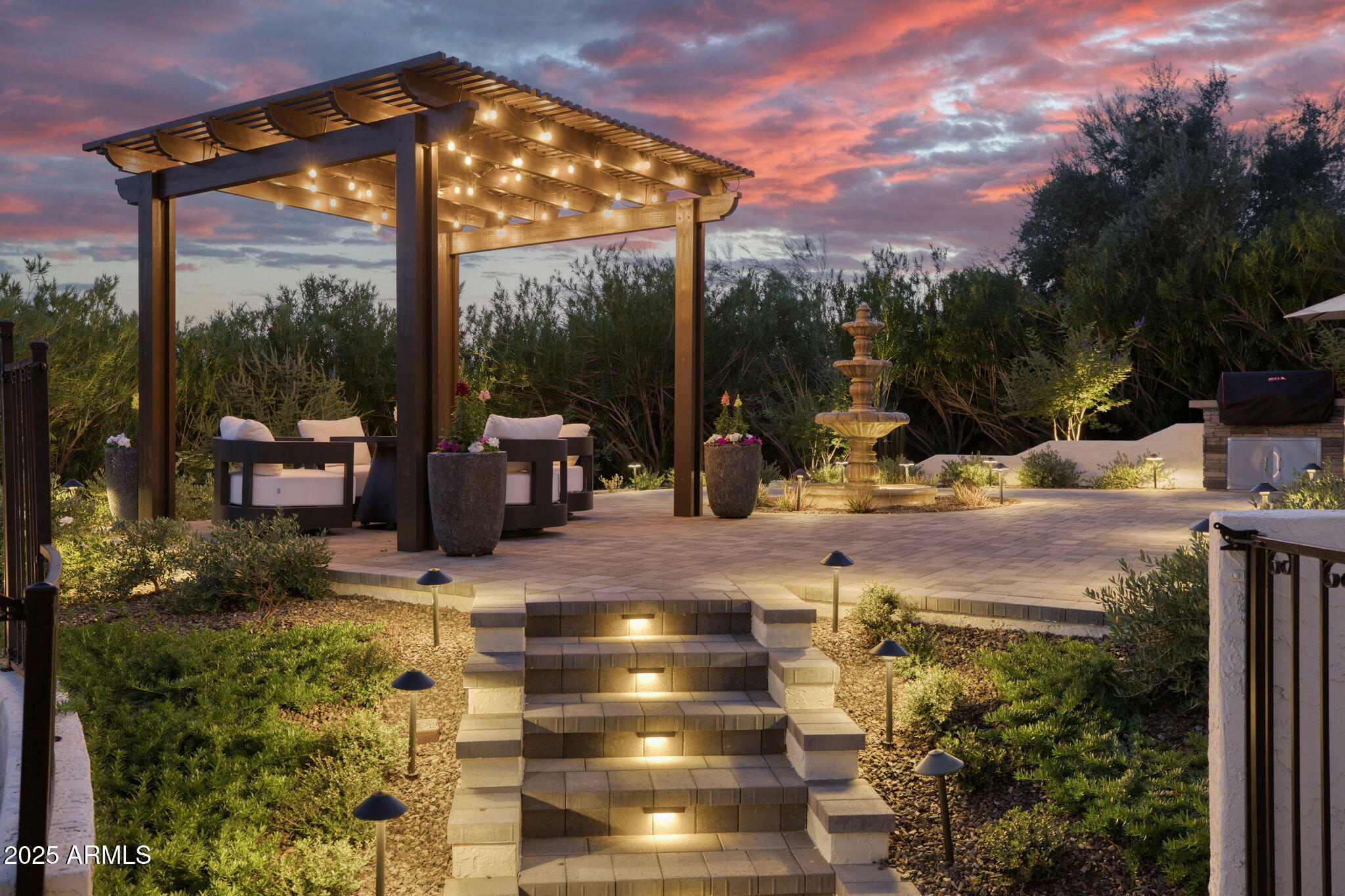 PARADISE VALLEY COUNTRY ESTATES - Residential