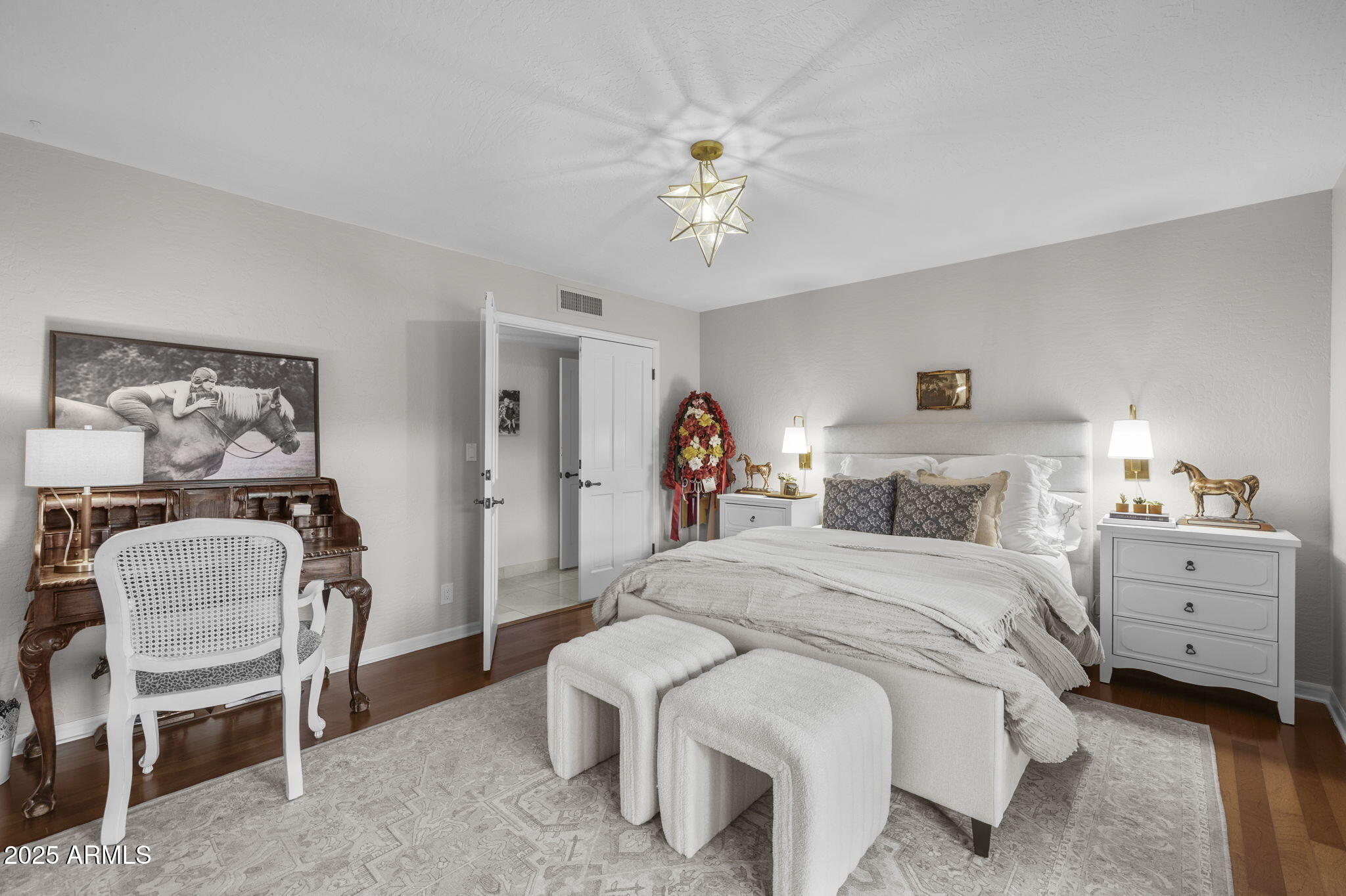 PARADISE VALLEY COUNTRY ESTATES - Residential