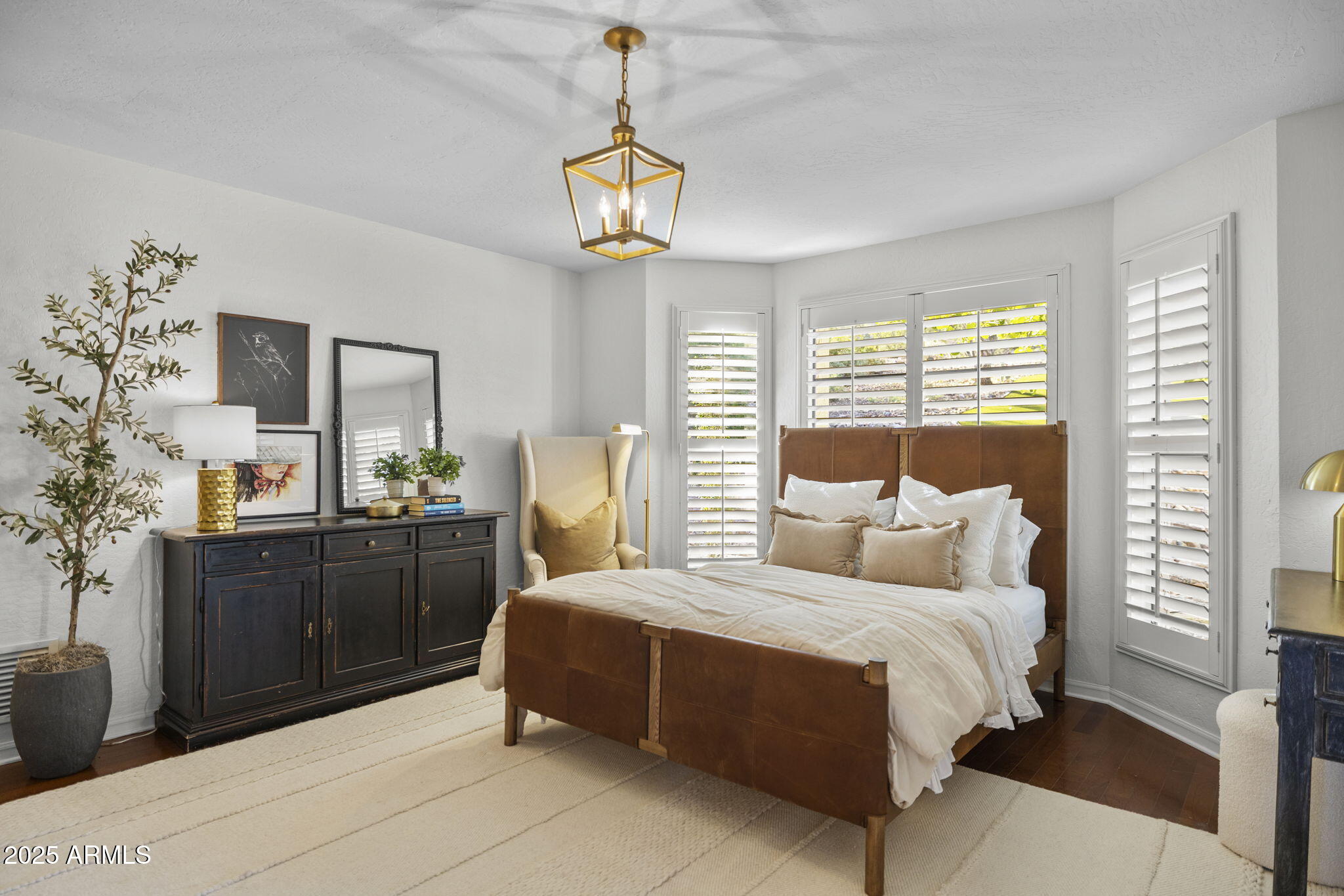 PARADISE VALLEY COUNTRY ESTATES - Residential