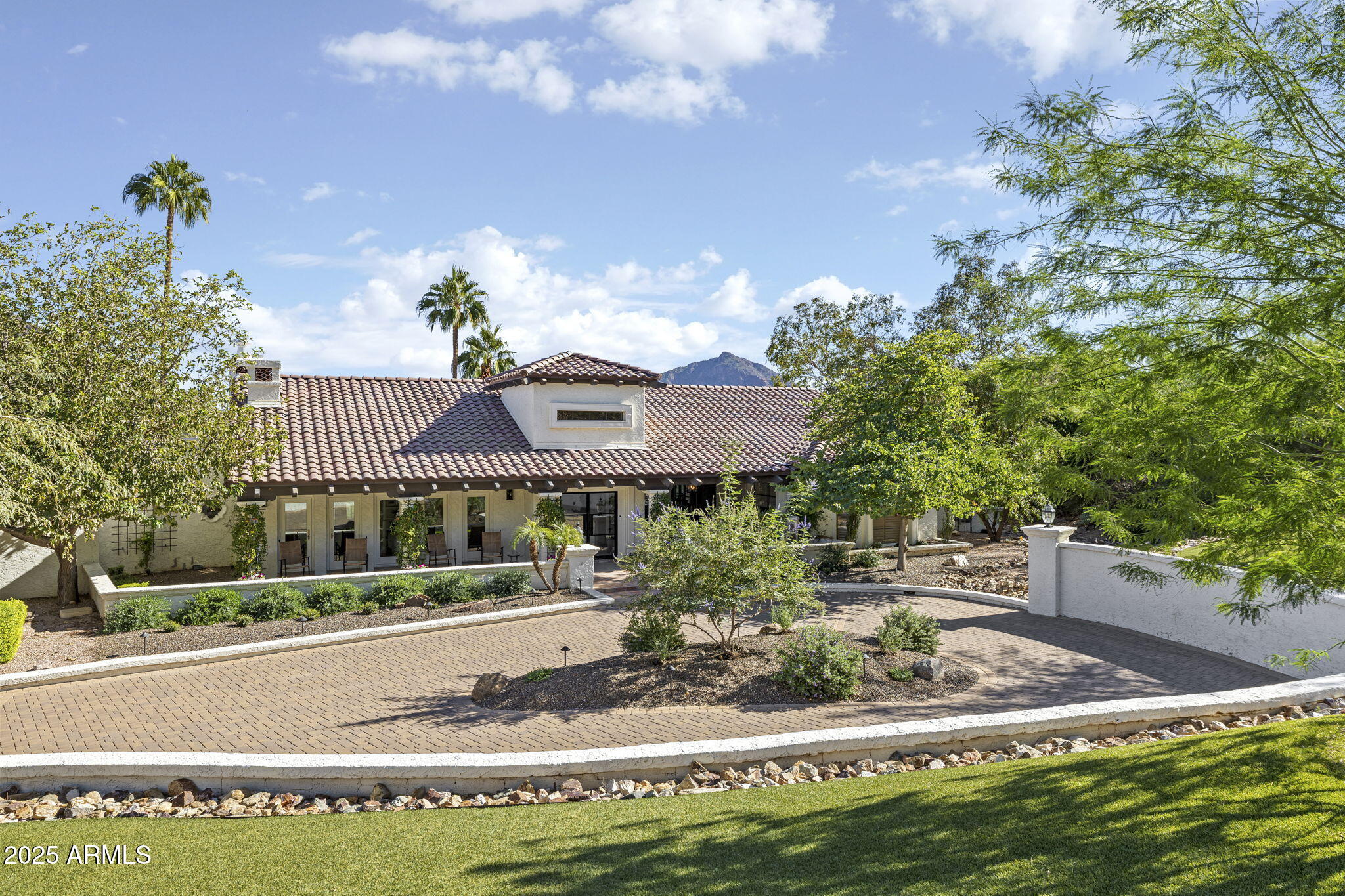 PARADISE VALLEY COUNTRY ESTATES - Residential