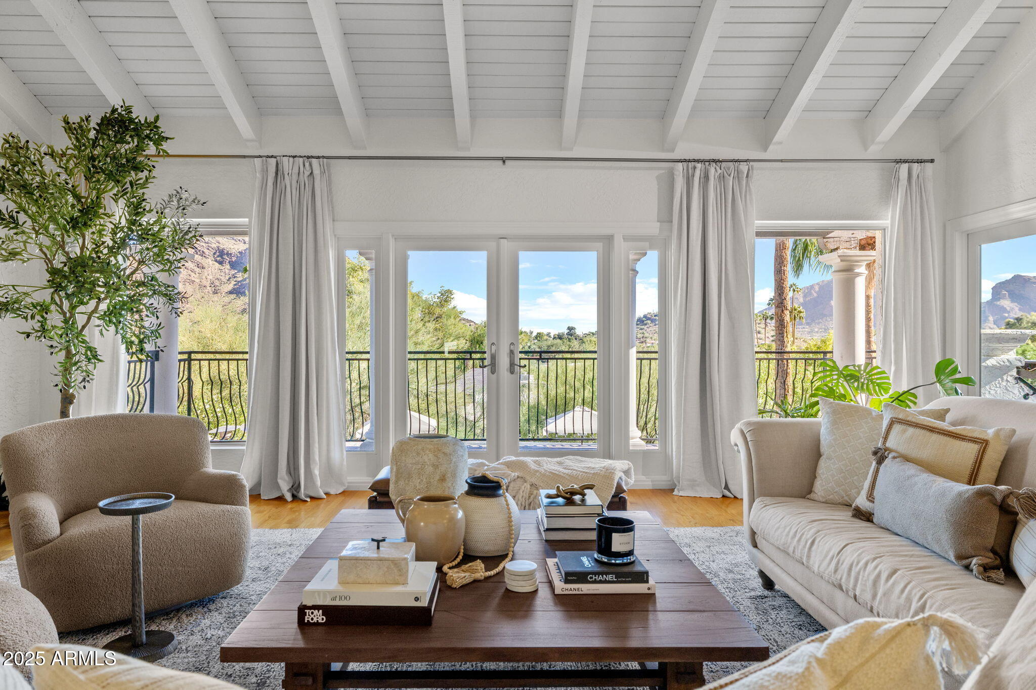PARADISE VALLEY COUNTRY ESTATES - Residential