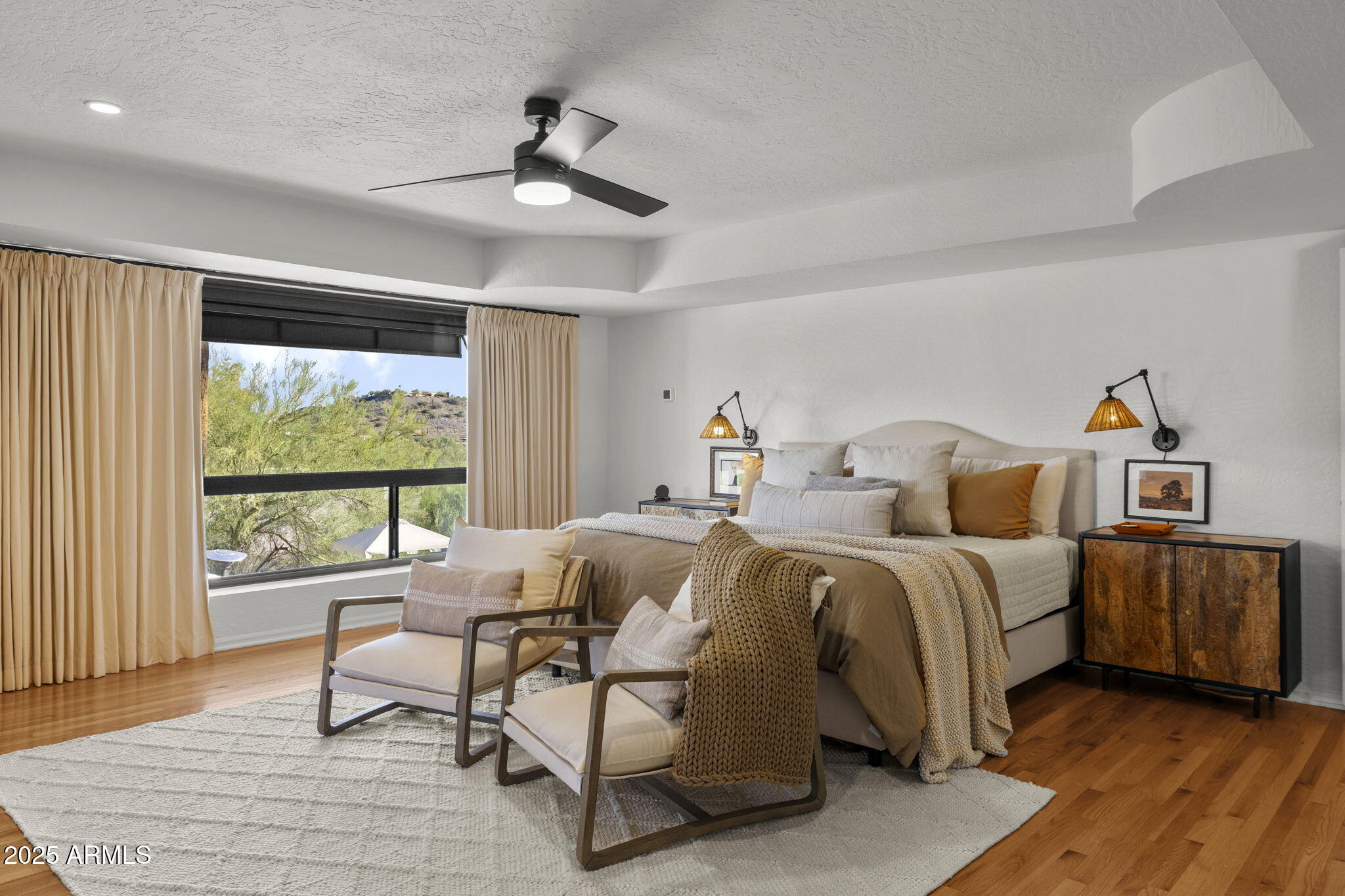 PARADISE VALLEY COUNTRY ESTATES - Residential