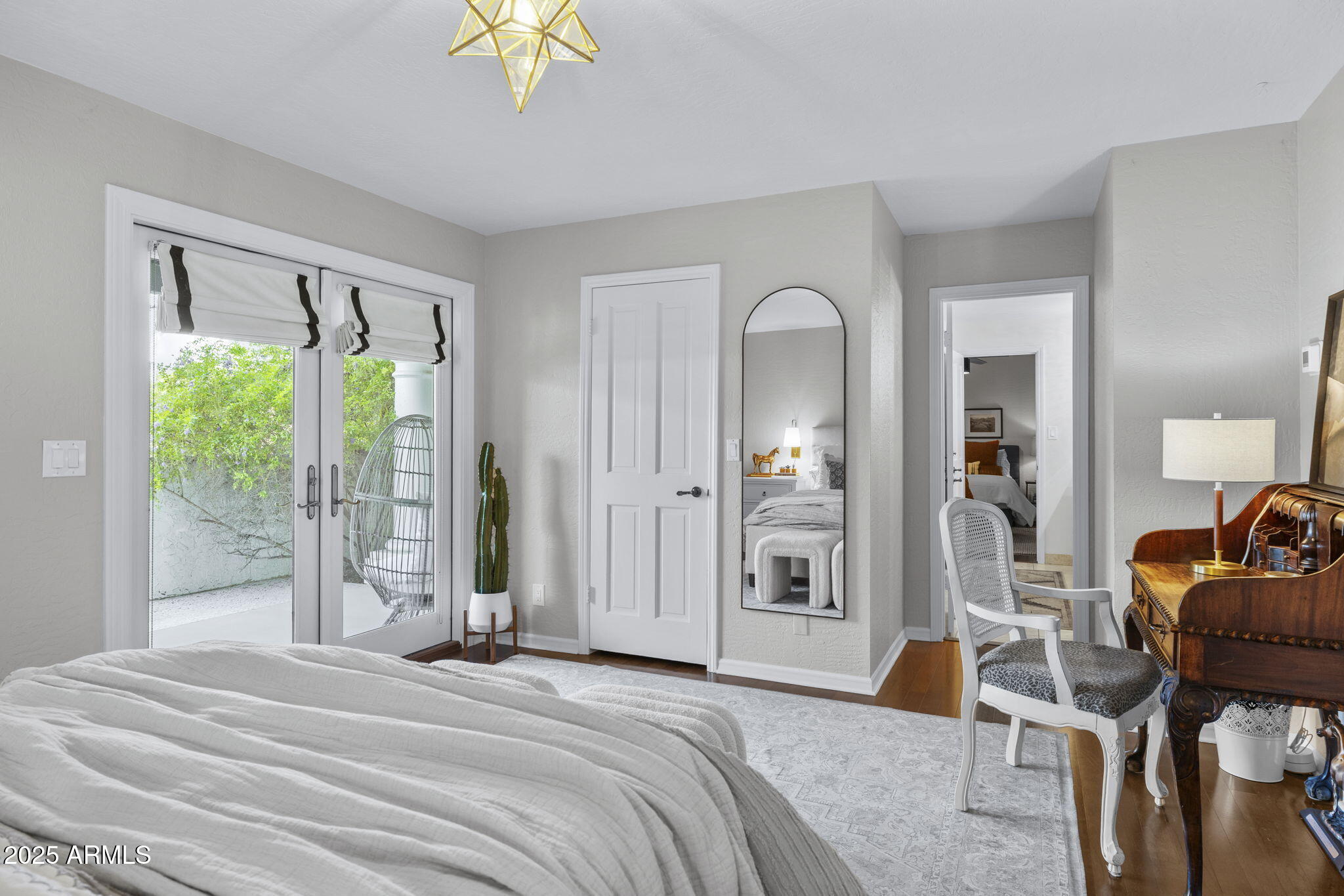PARADISE VALLEY COUNTRY ESTATES - Residential
