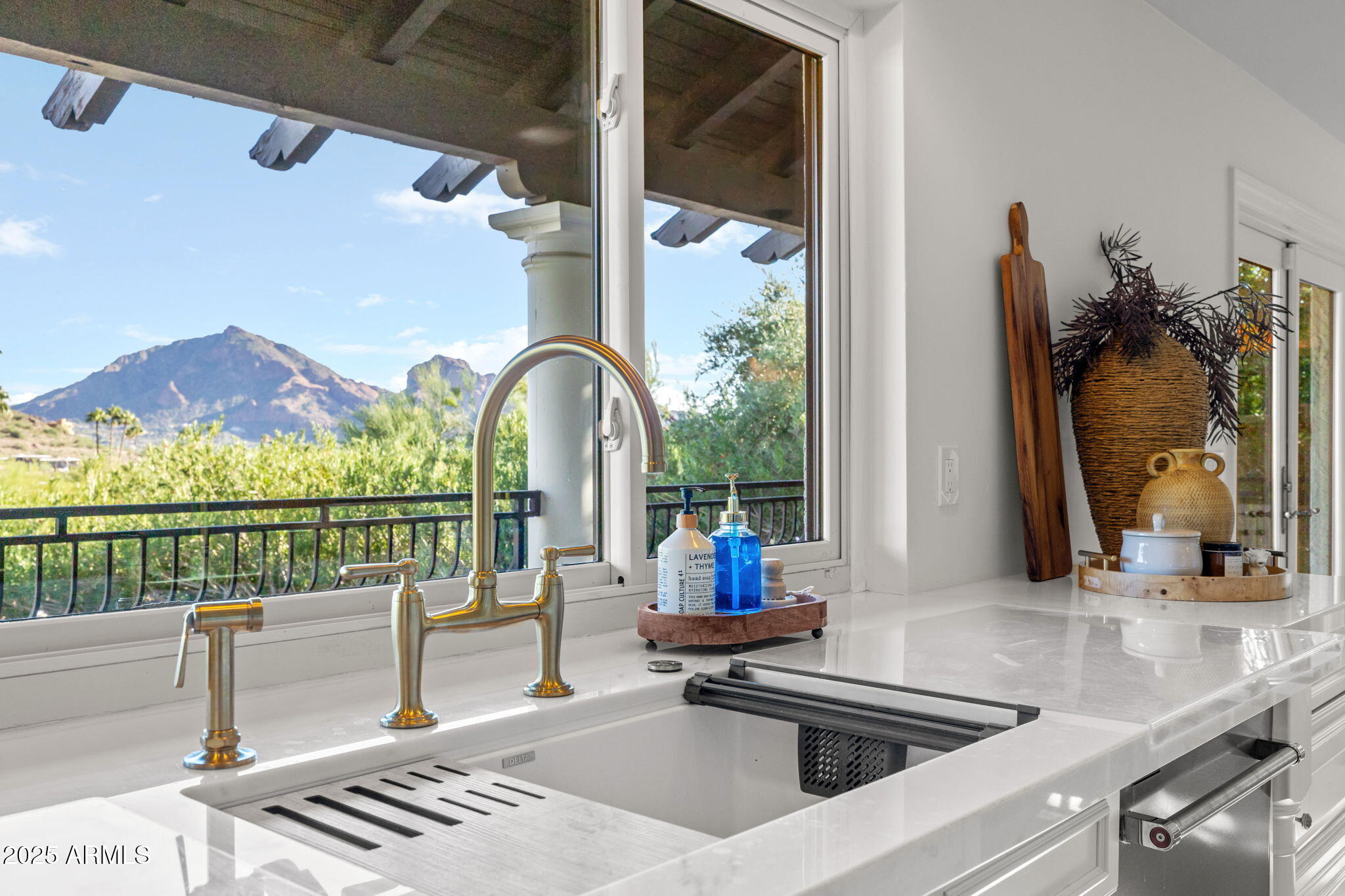 PARADISE VALLEY COUNTRY ESTATES - Residential