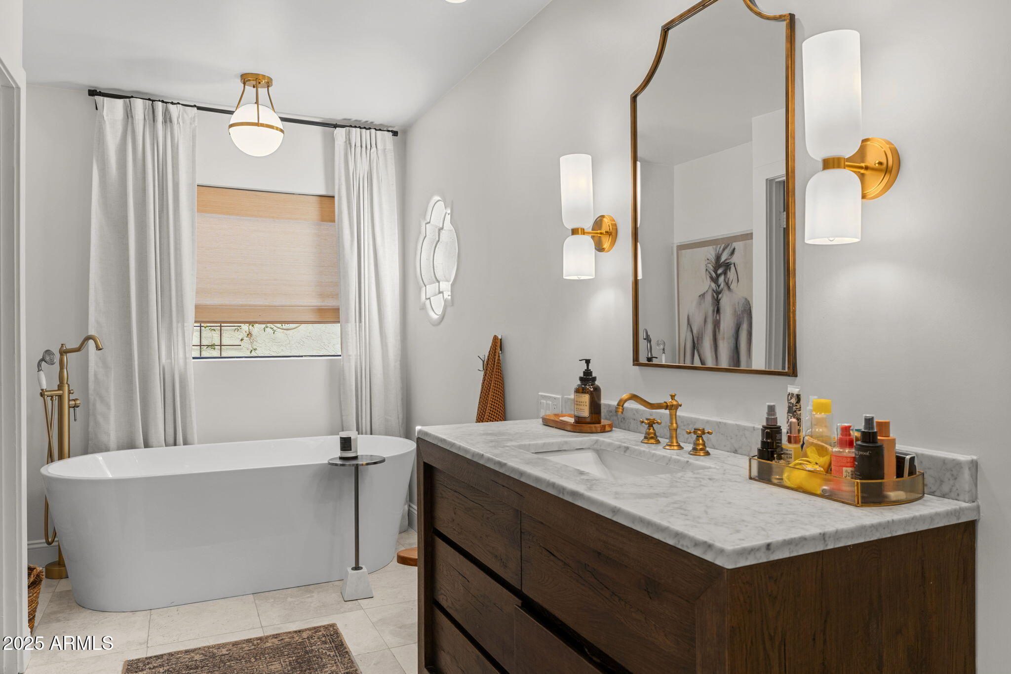 PARADISE VALLEY COUNTRY ESTATES - Residential