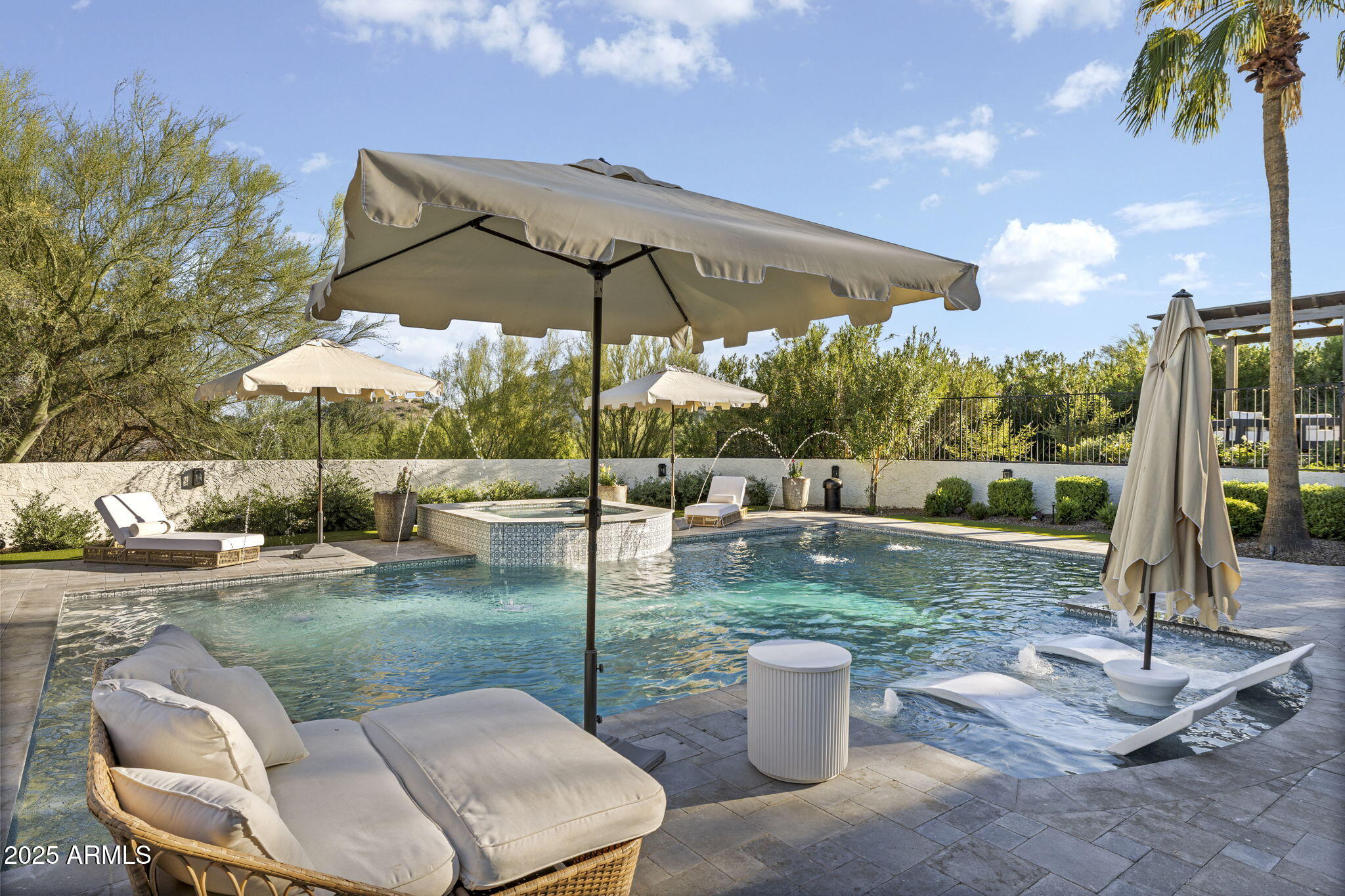 PARADISE VALLEY COUNTRY ESTATES - Residential