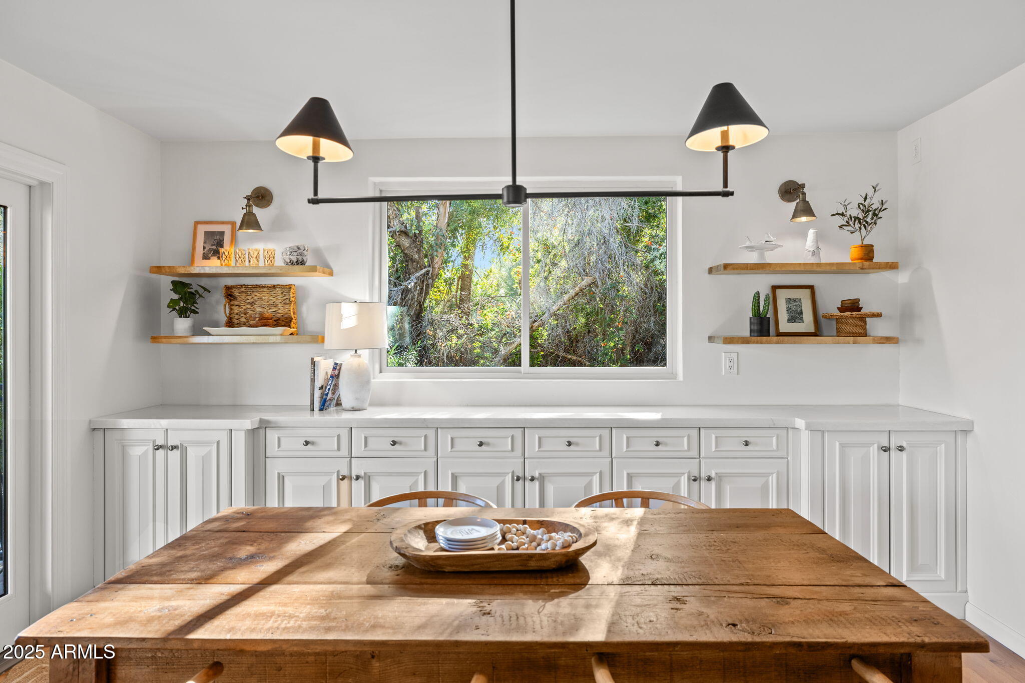 PARADISE VALLEY COUNTRY ESTATES - Residential
