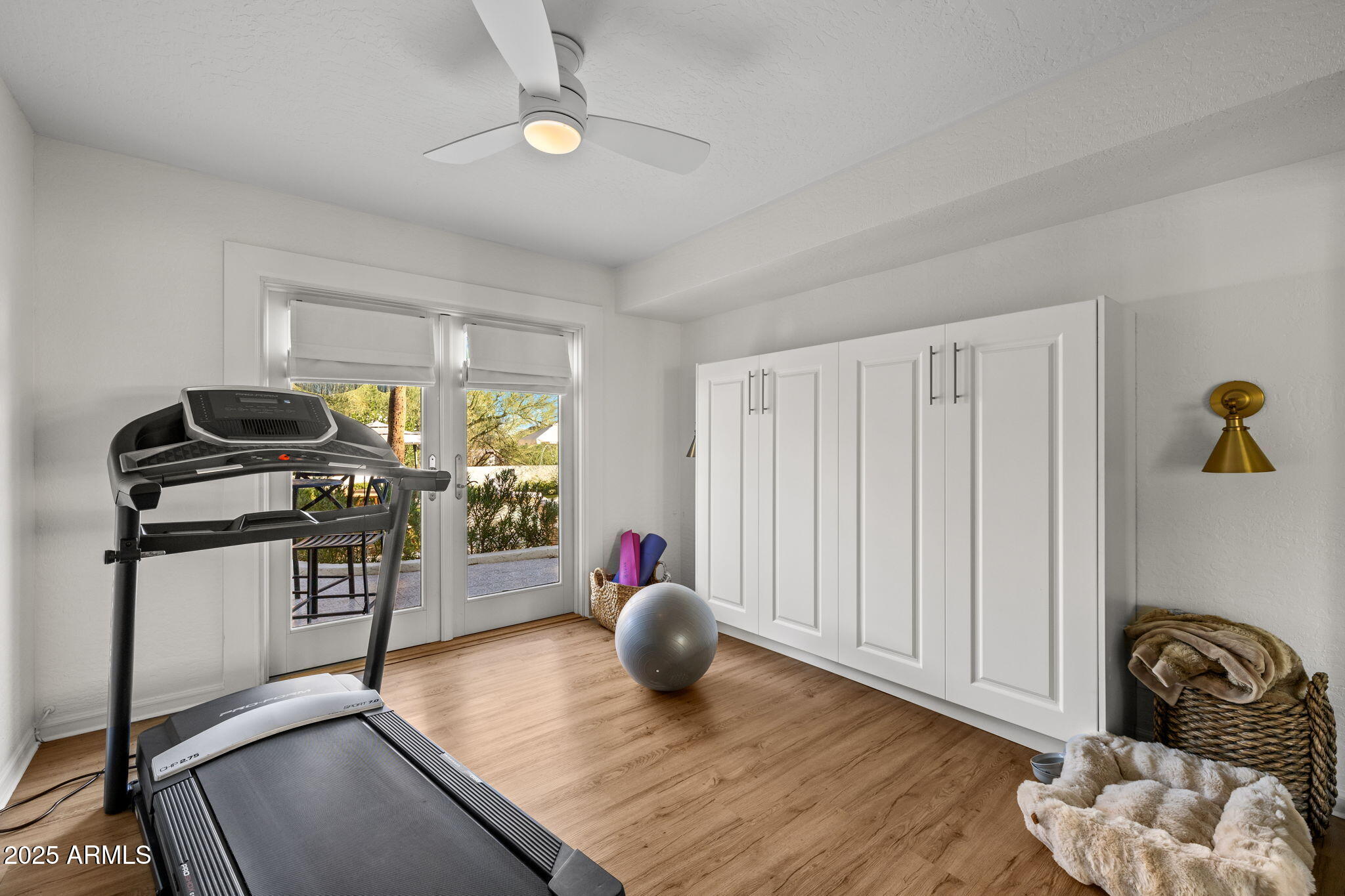 PARADISE VALLEY COUNTRY ESTATES - Residential