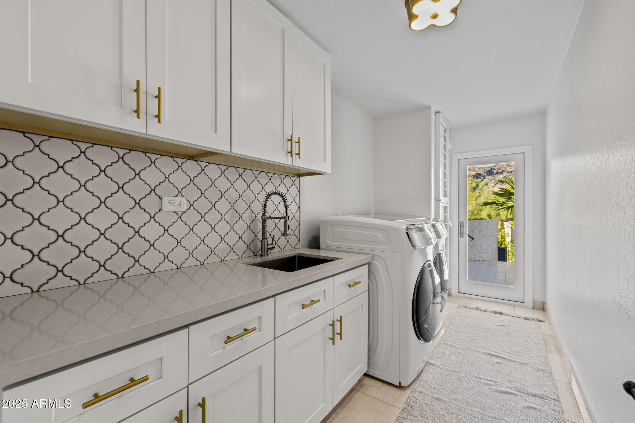 PARADISE VALLEY COUNTRY ESTATES - Residential