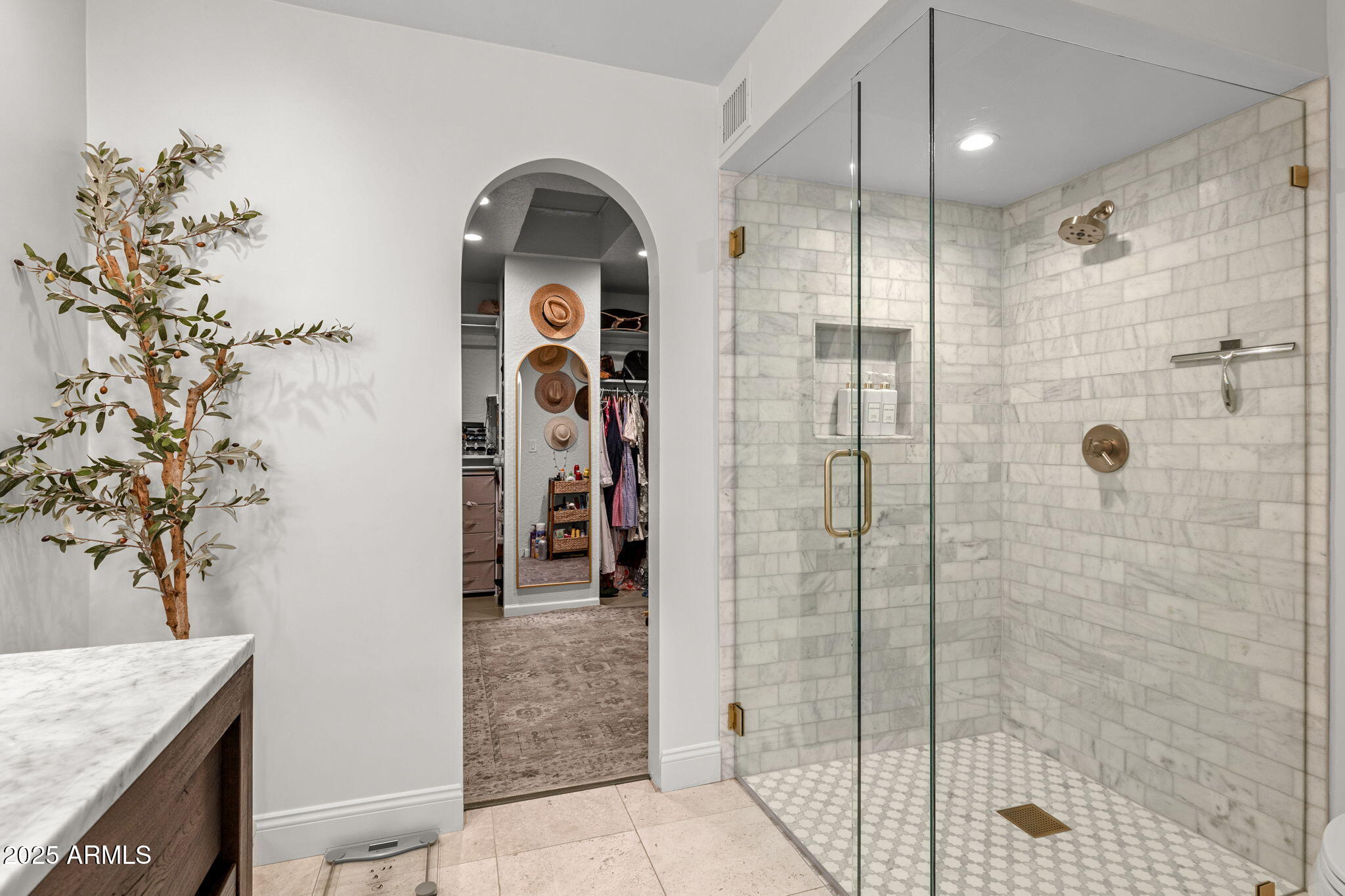 PARADISE VALLEY COUNTRY ESTATES - Residential