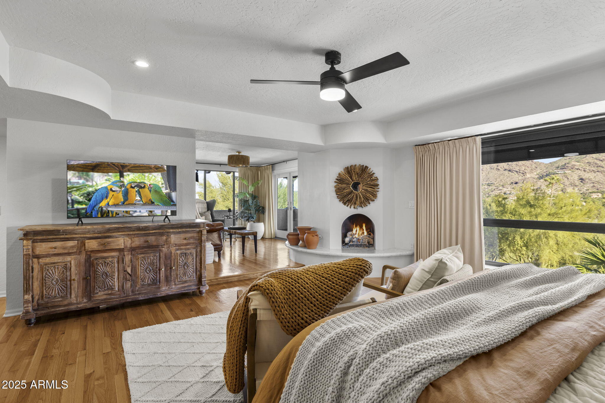 PARADISE VALLEY COUNTRY ESTATES - Residential