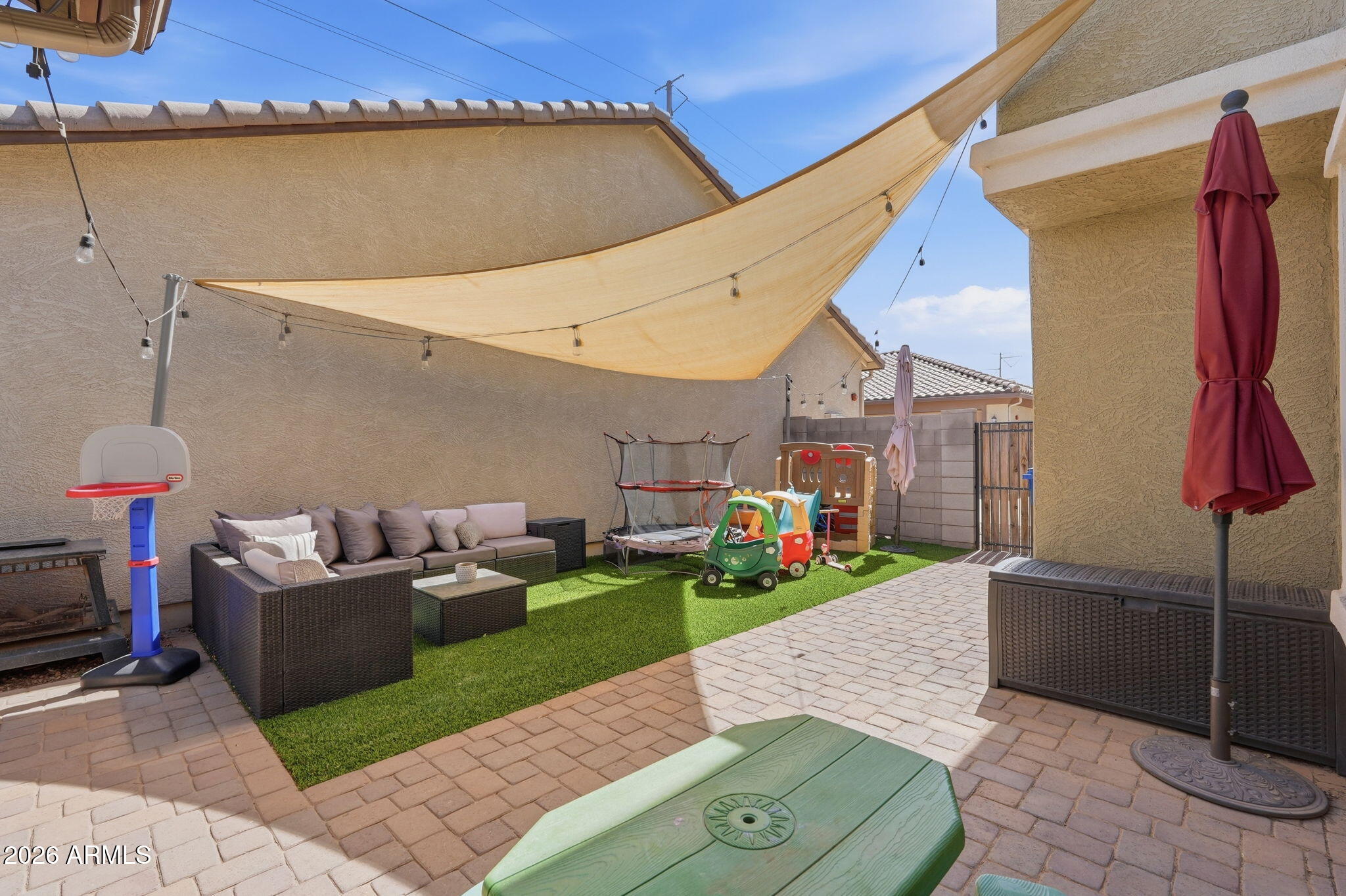 DAHLIA POINTE - Residential