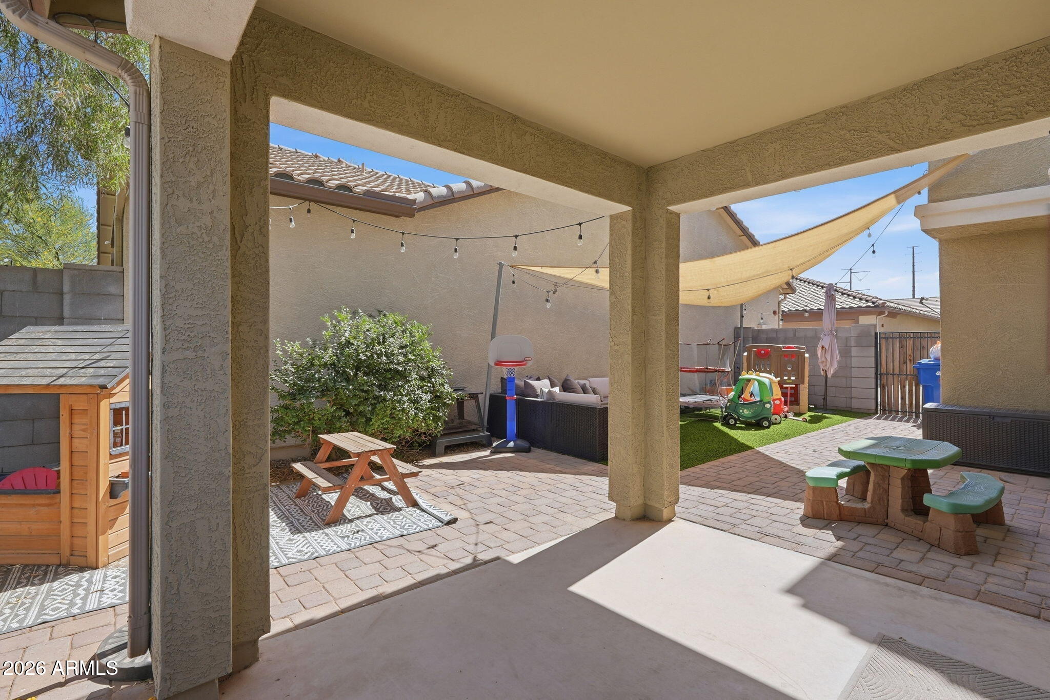 DAHLIA POINTE - Residential