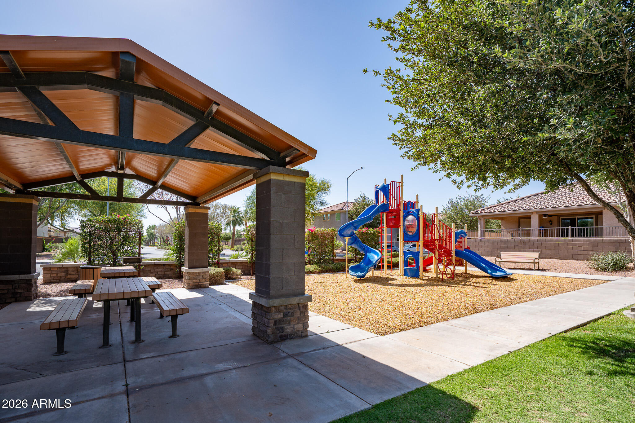 DAHLIA POINTE - Residential