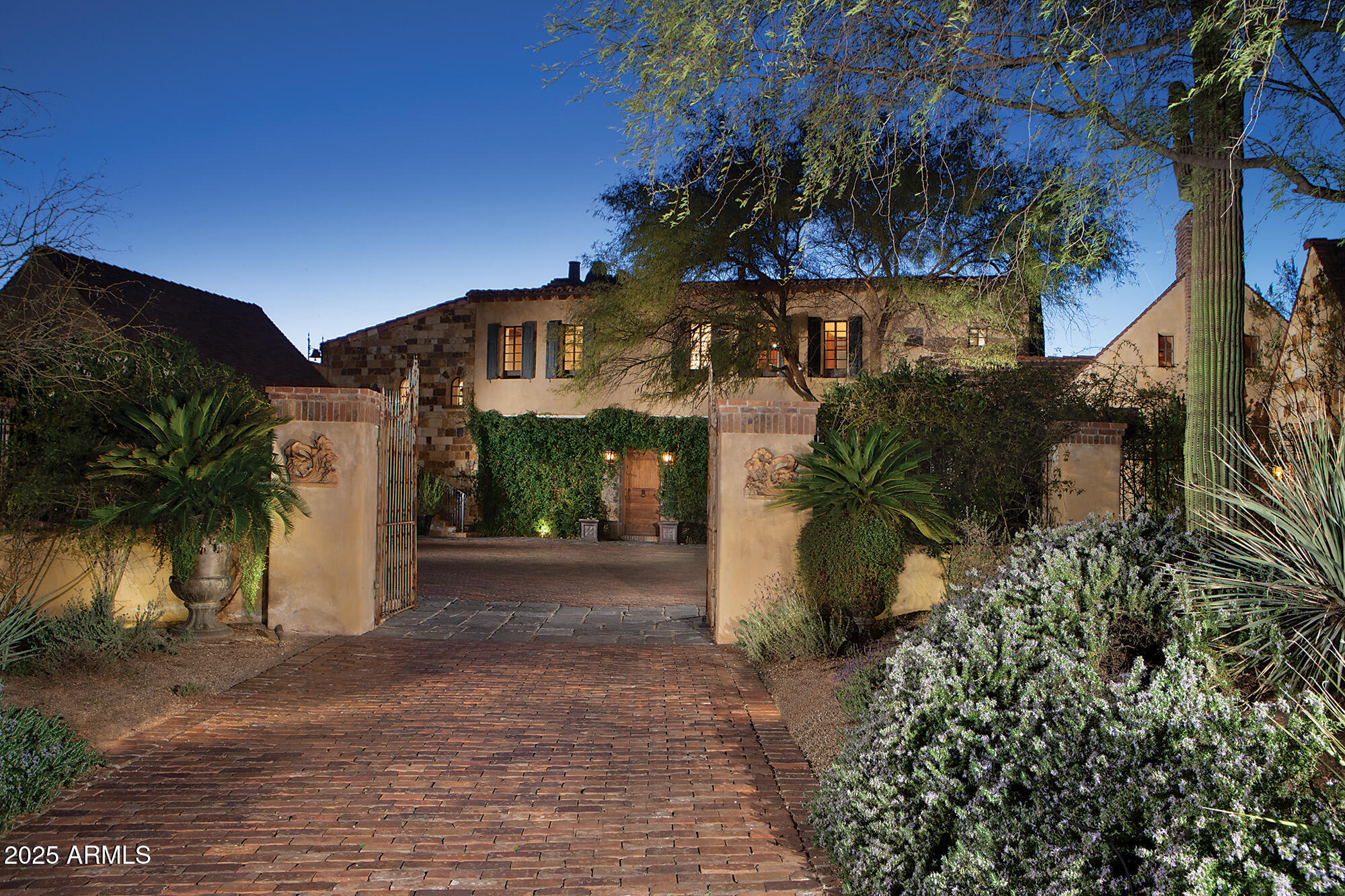 ESTANCIA - Residential