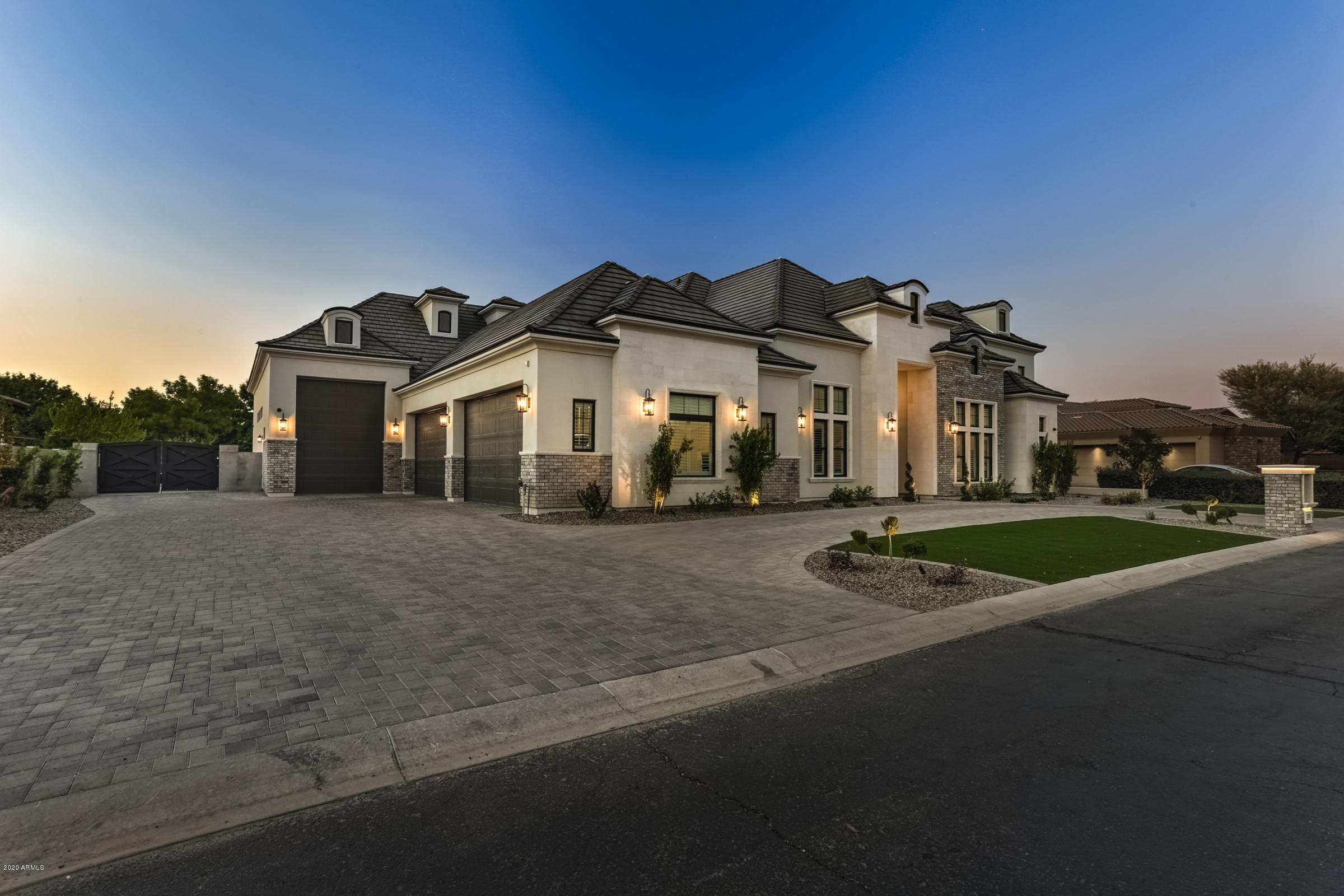 WHITEWING AT HIGLEY - Residential
