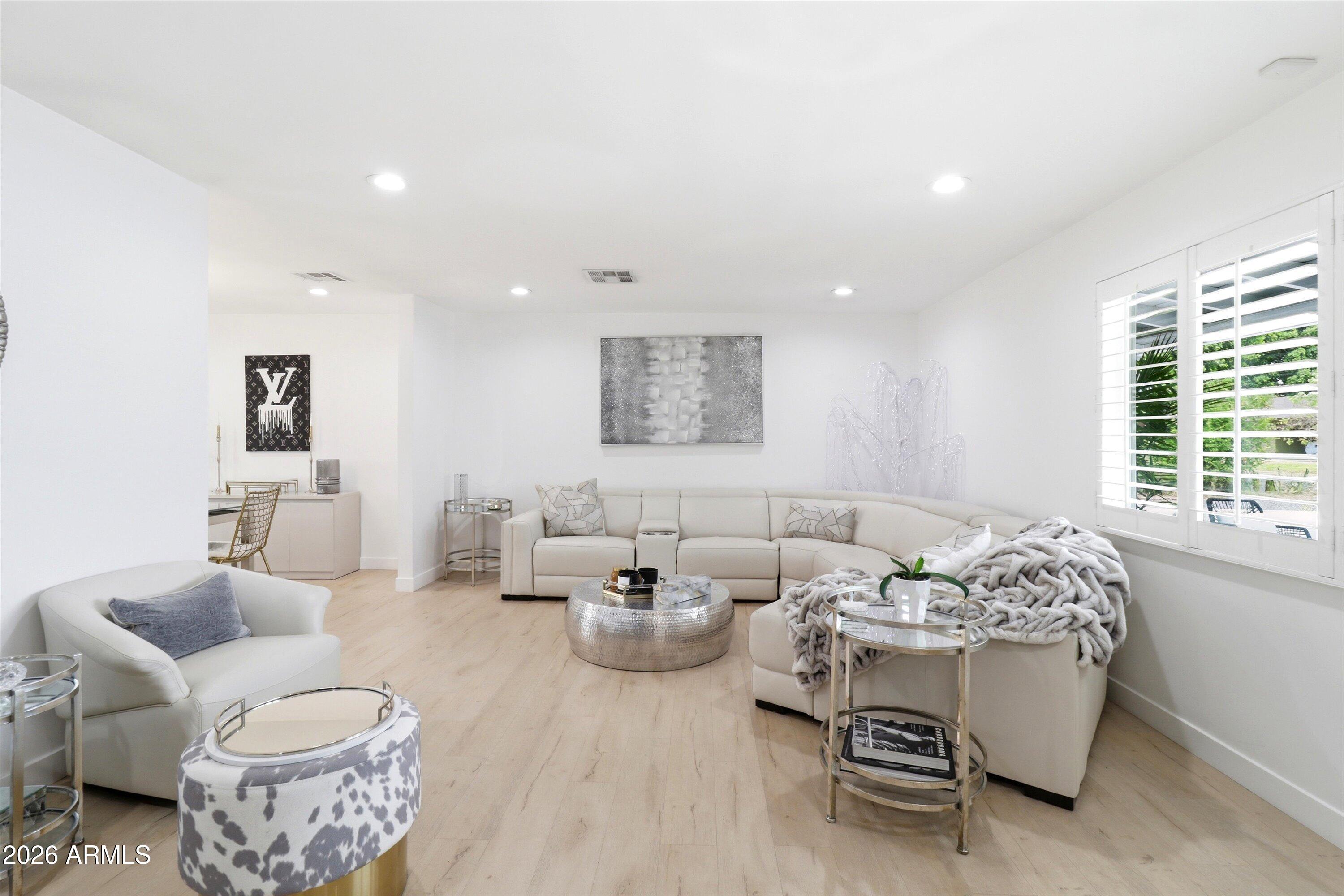 MADISON MANOR - Residential
