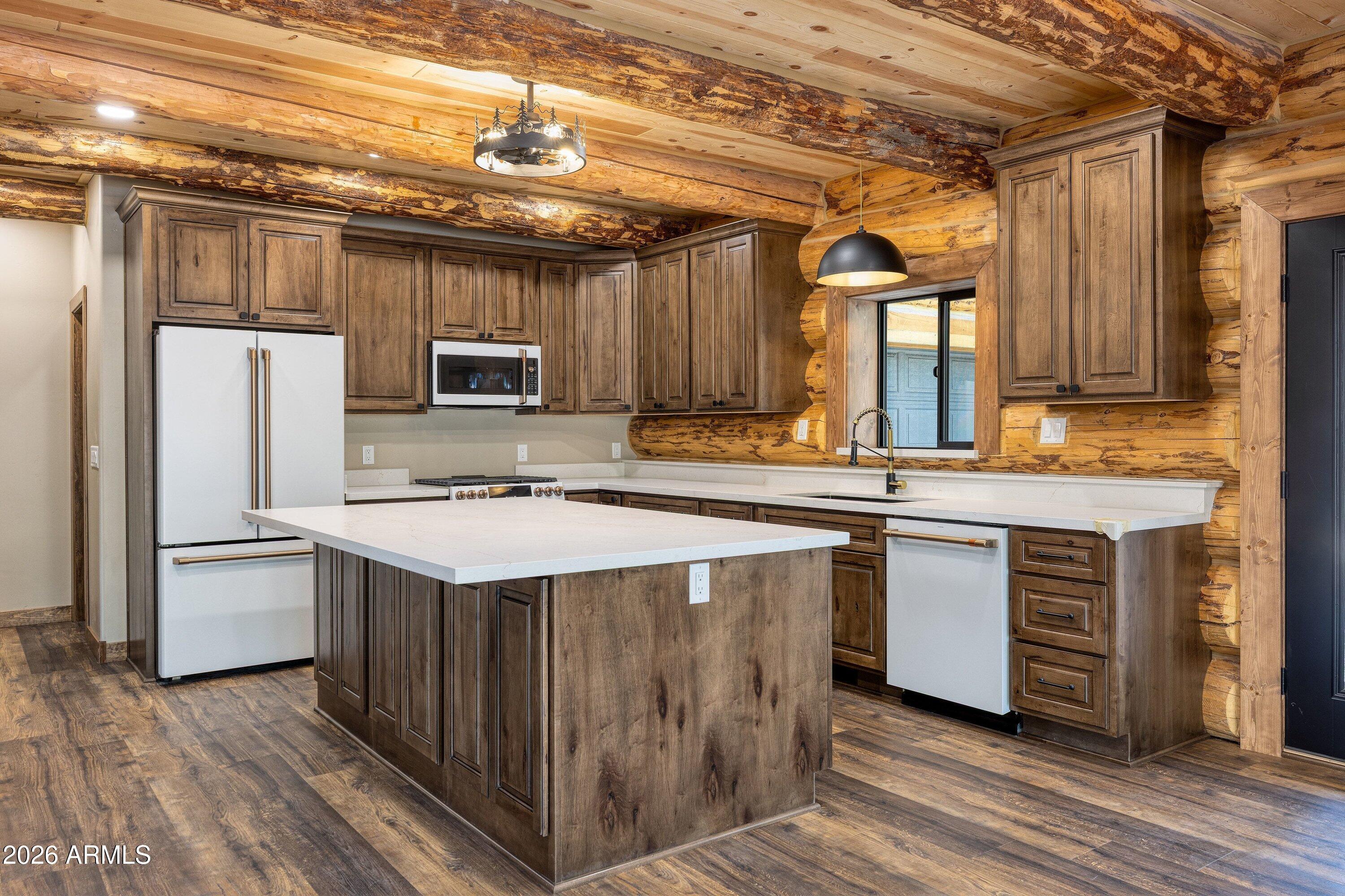 LAKESIDE SUMMER HOMES - Residential