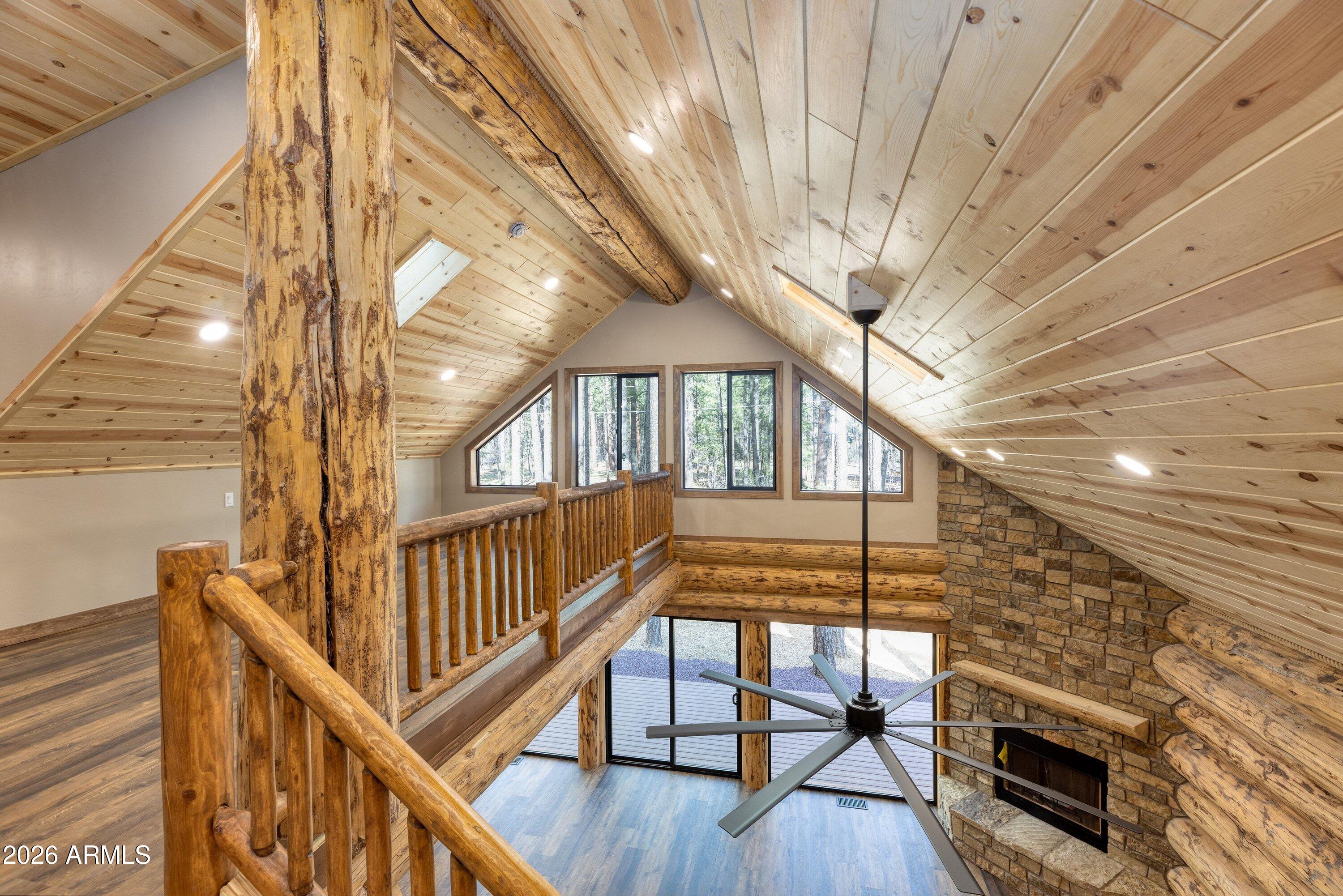 LAKESIDE SUMMER HOMES - Residential