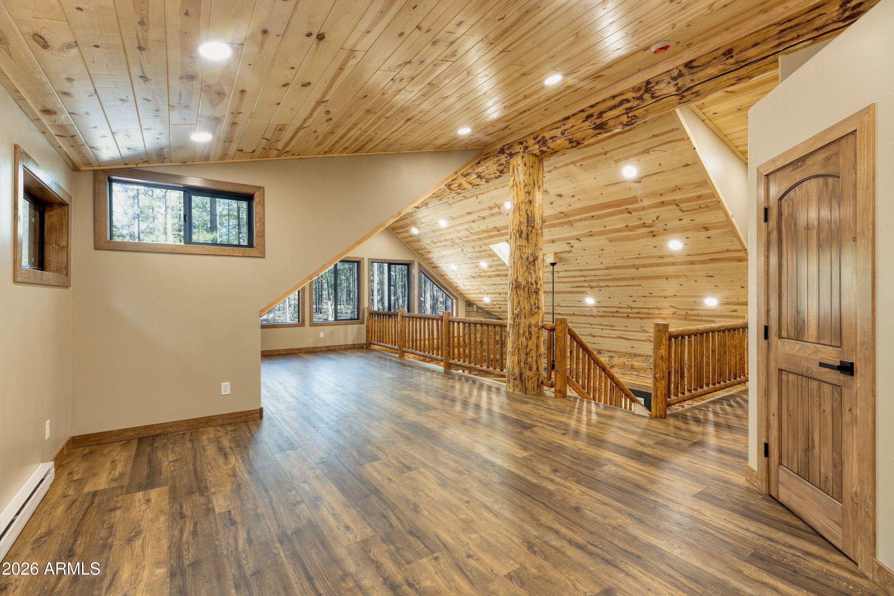 LAKESIDE SUMMER HOMES - Residential