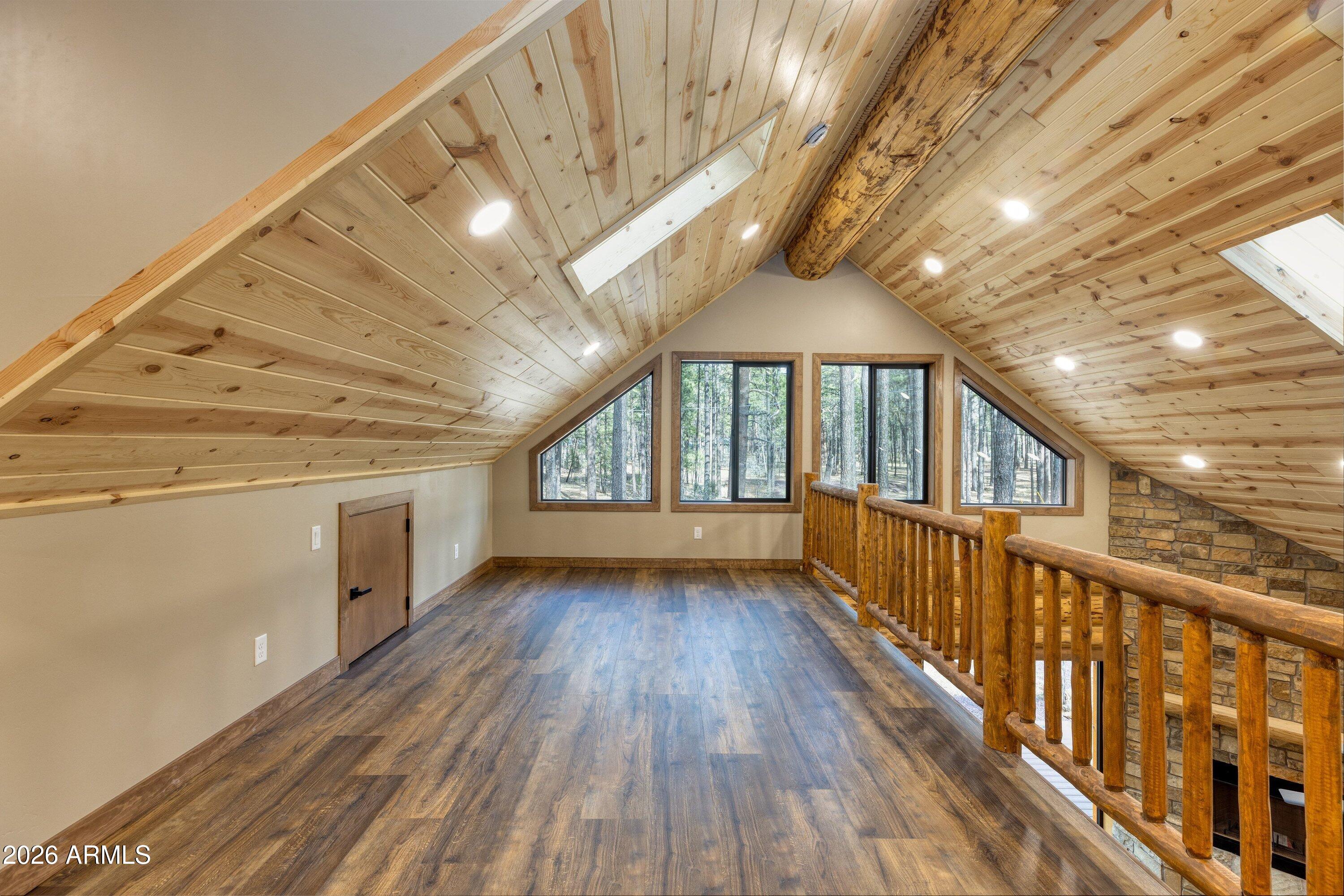 LAKESIDE SUMMER HOMES - Residential